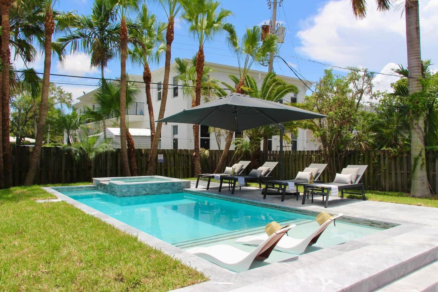 Villa Fox Private Resort-heated Pool, Spa-downtown&beach
