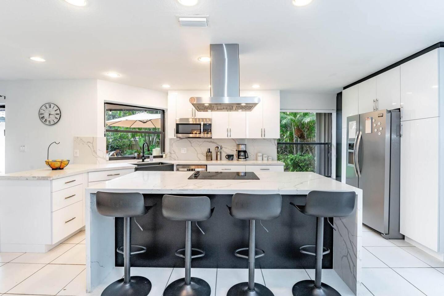 Fox Private Resort-heated Pool, Spa-downtown&beach Villa *