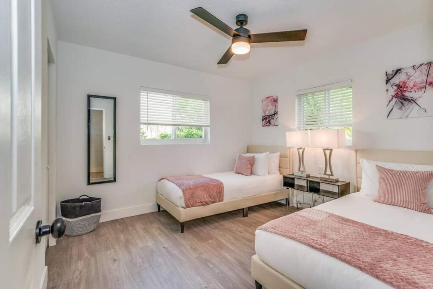 Fox Private Resort-heated Pool, Spa-downtown&beach *