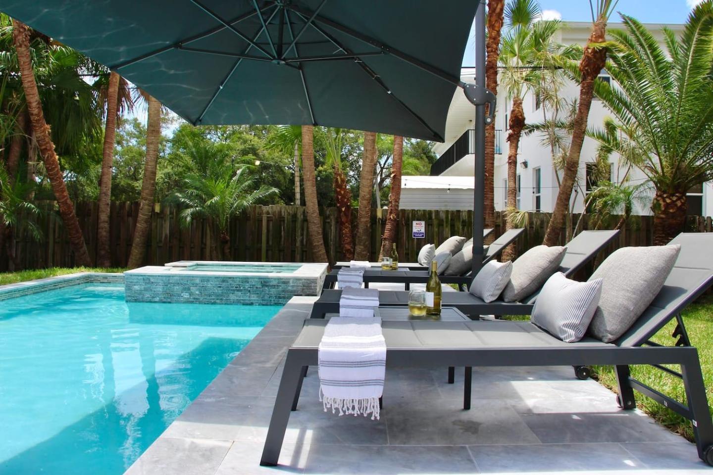 Villa Fox Private Resort-heated Pool, Spa-downtown&beach