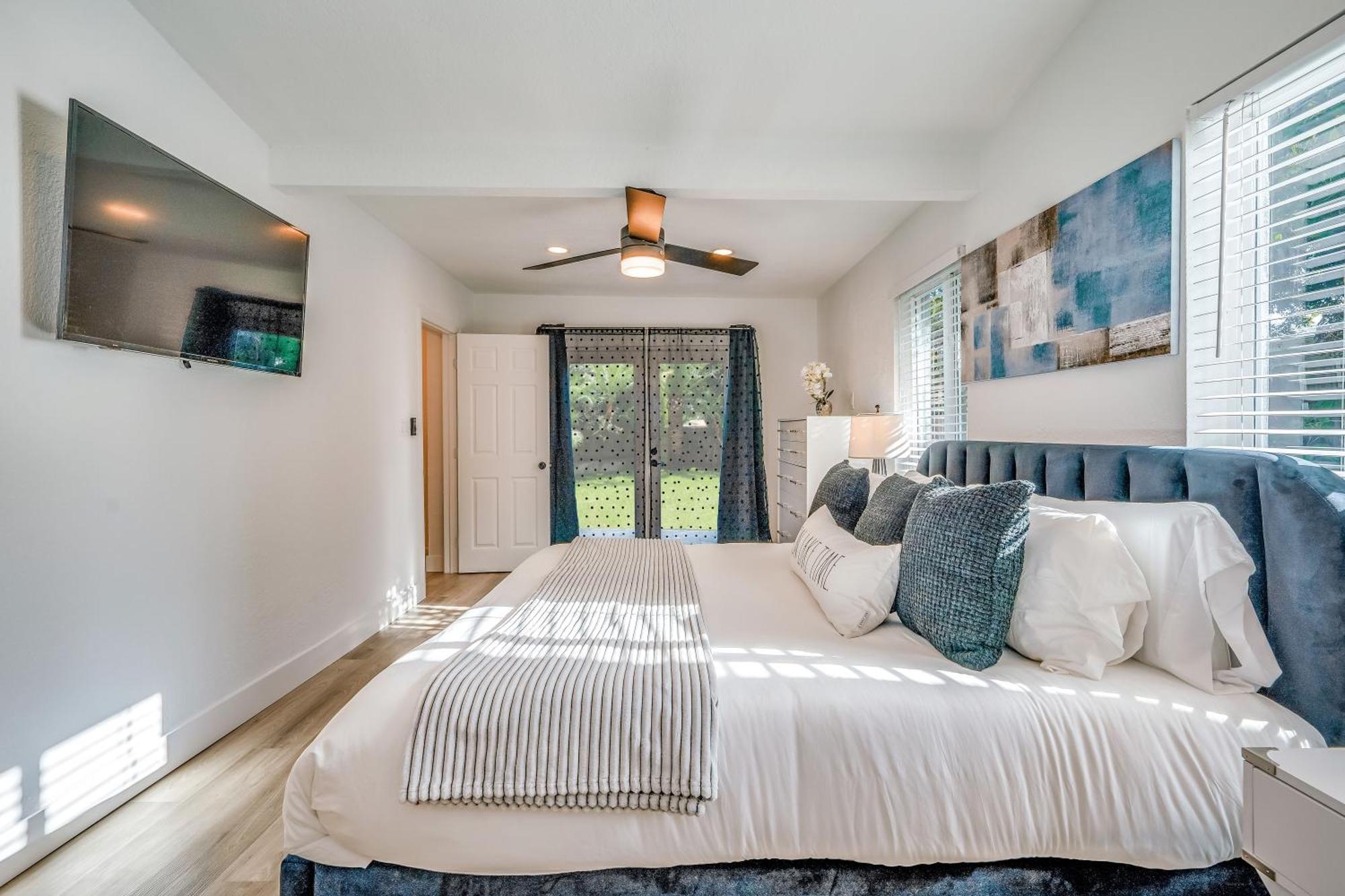 Fox Private Resort-heated Pool, Spa-downtown&beach *