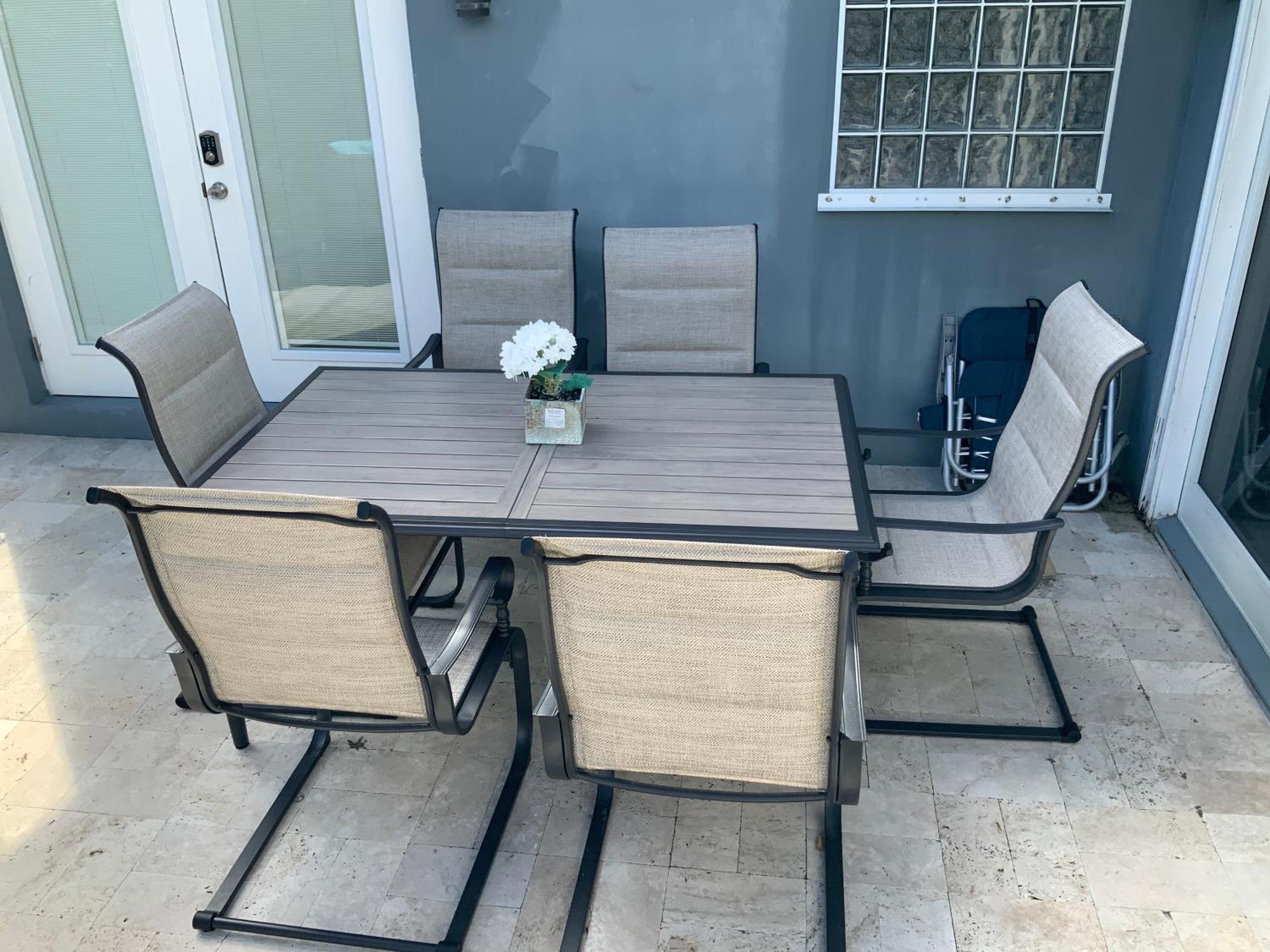Poolside Manor - Men Only Clothing-optional Fort Lauderdale