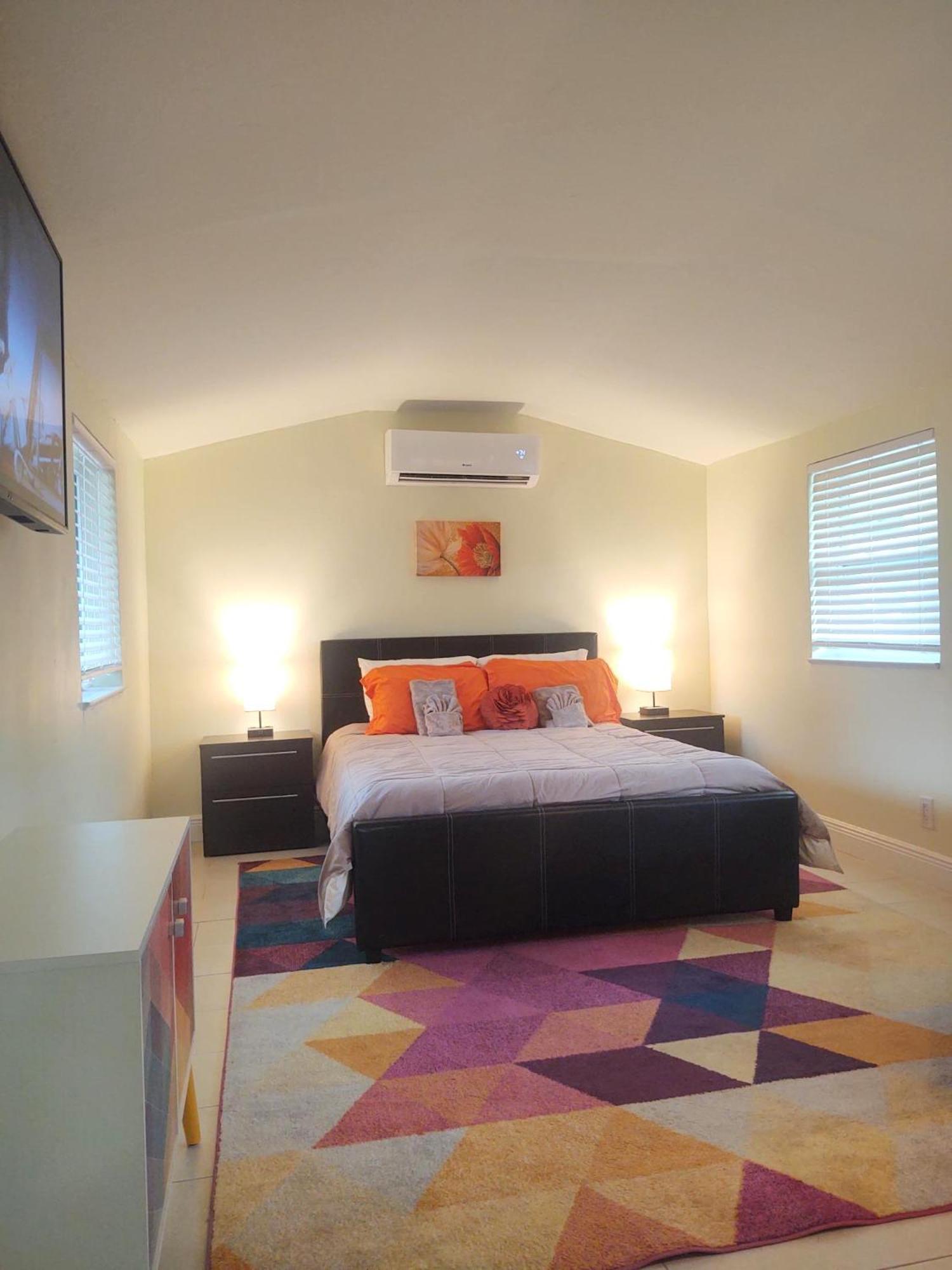 Family, Couples Retreat Near Airport, Cruise Port & Beaches * Fort Lauderdale