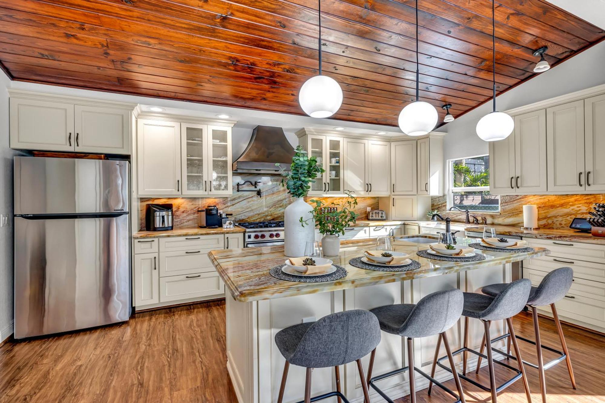 Holiday home Special Pricing, Olas Retreat, Heated Pool, Golf And Family-ready *