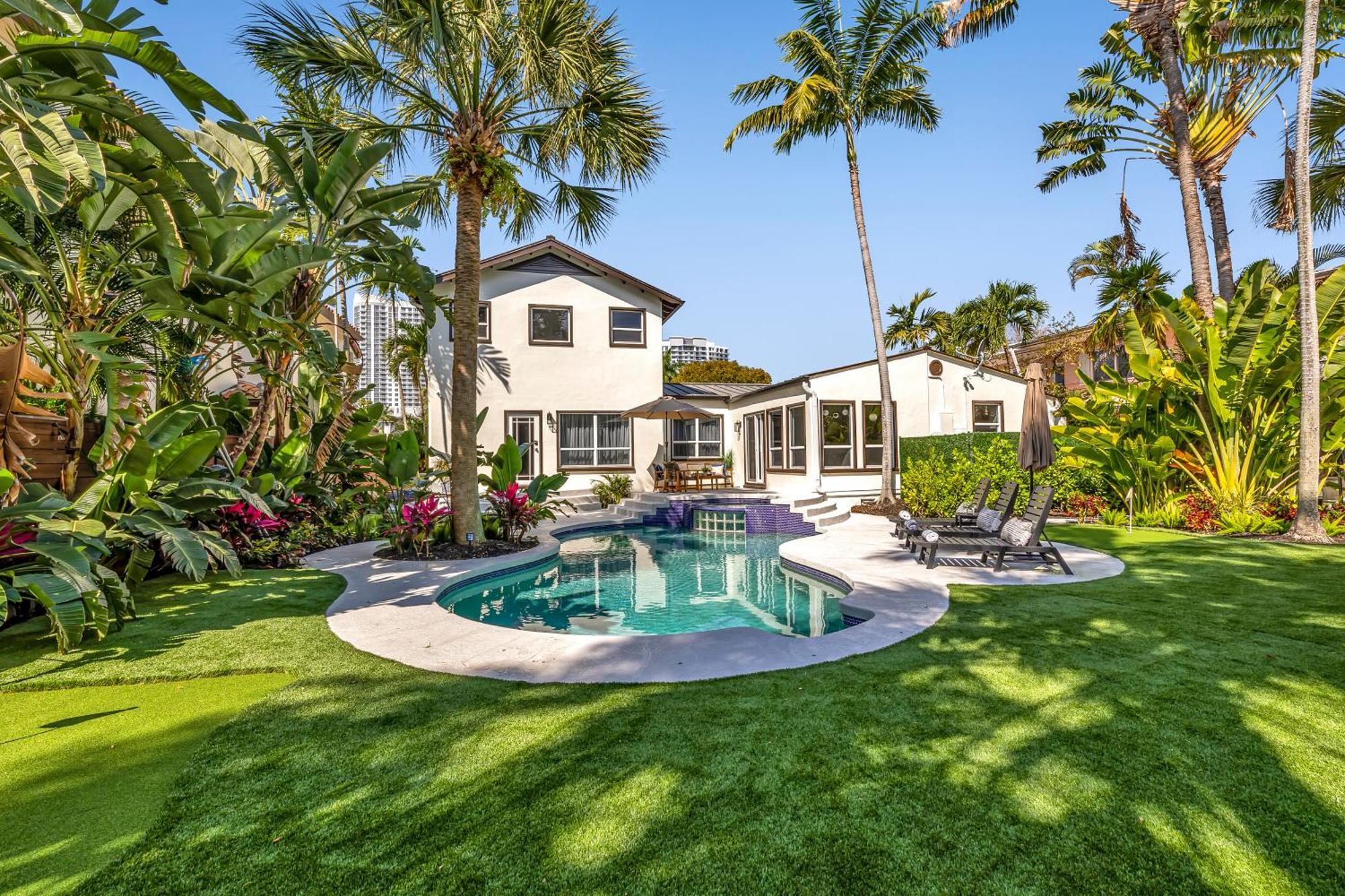 Special Pricing, Olas Retreat, Heated Pool, Golf And Family-ready Holiday home *