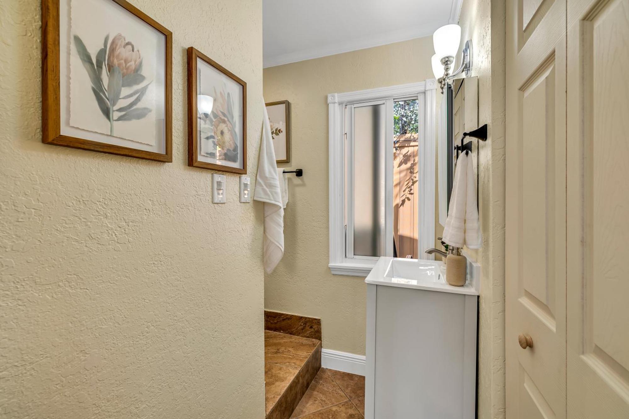 Holiday home Special Pricing, Olas Retreat, Heated Pool, Golf And Family-ready *