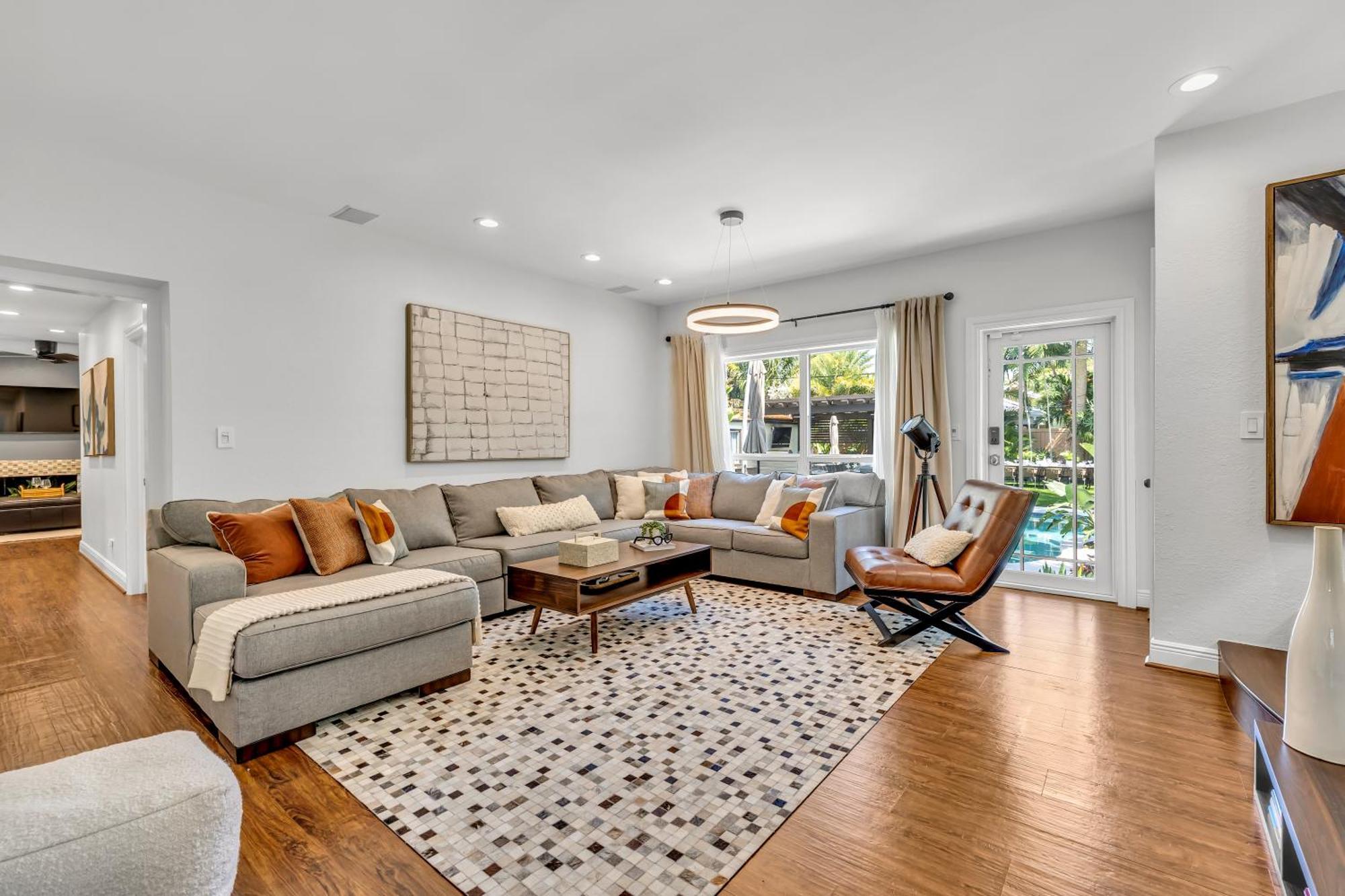 Holiday home Special Pricing, Olas Retreat, Heated Pool, Golf And Family-ready