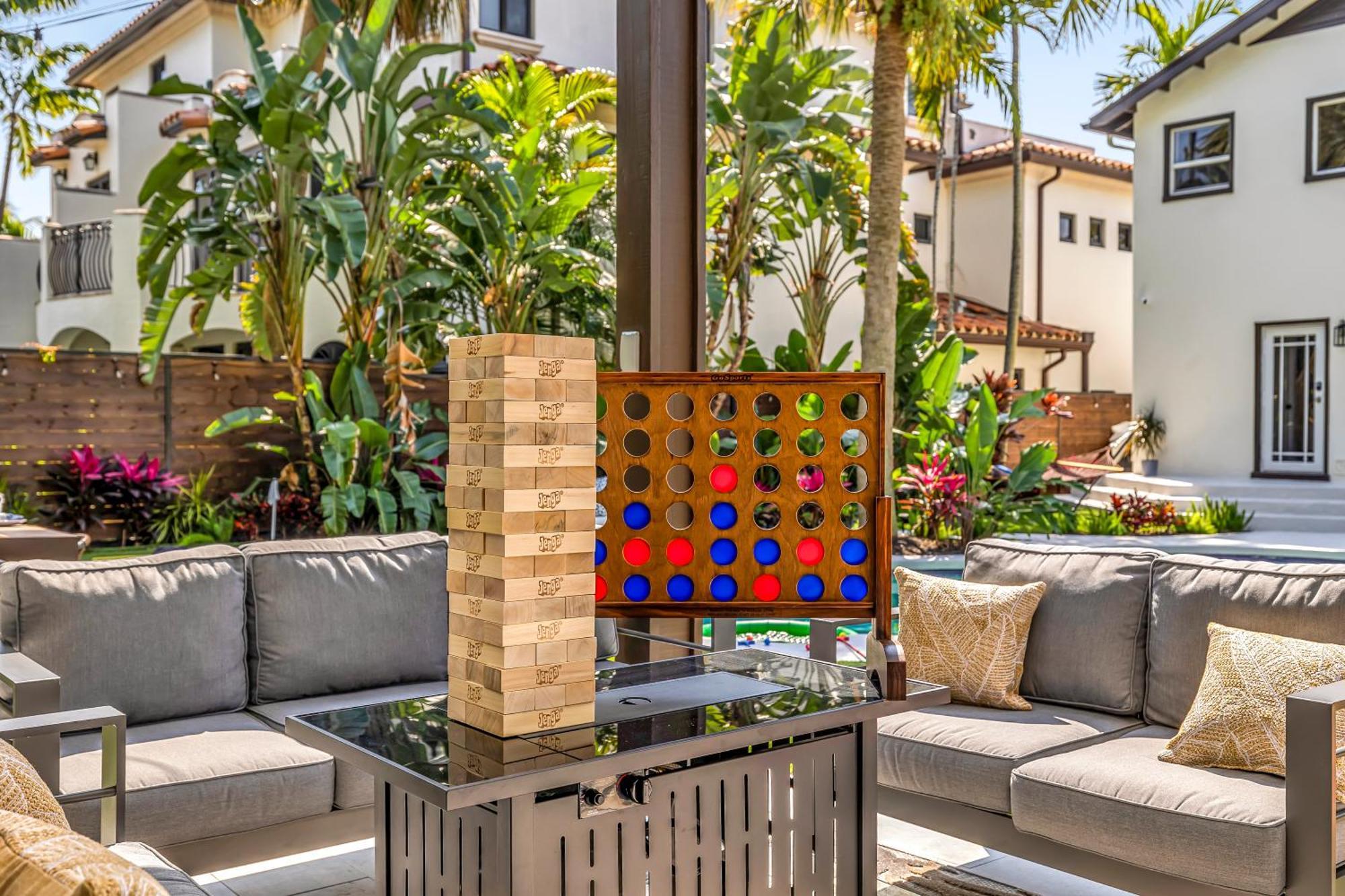 Holiday home Special Pricing, Olas Retreat, Heated Pool, Golf And Family-ready *