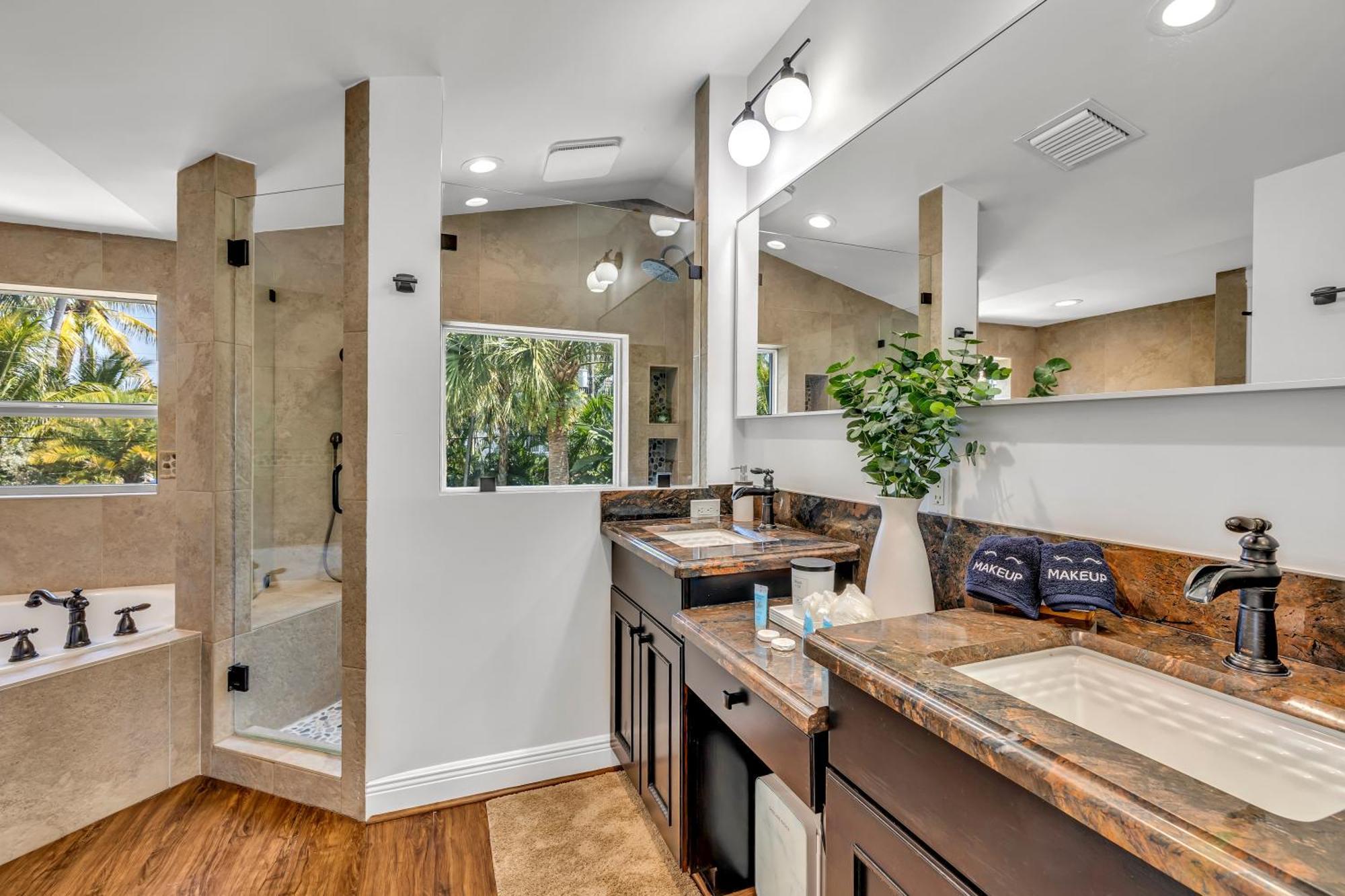 Special Pricing, Olas Retreat, Heated Pool, Golf And Family-ready Fort Lauderdale