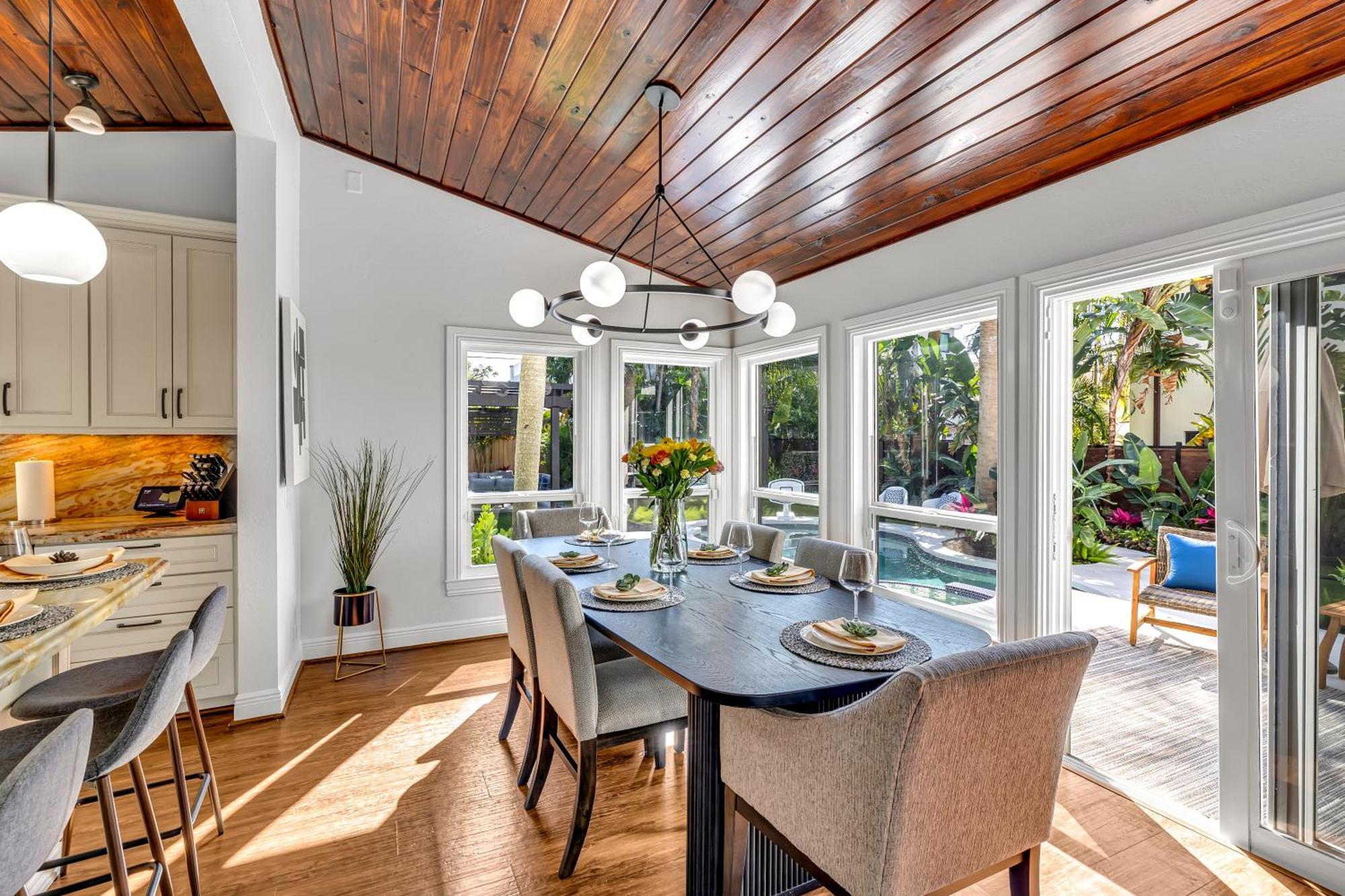 Holiday home Special Pricing, Olas Retreat, Heated Pool, Golf And Family-ready *