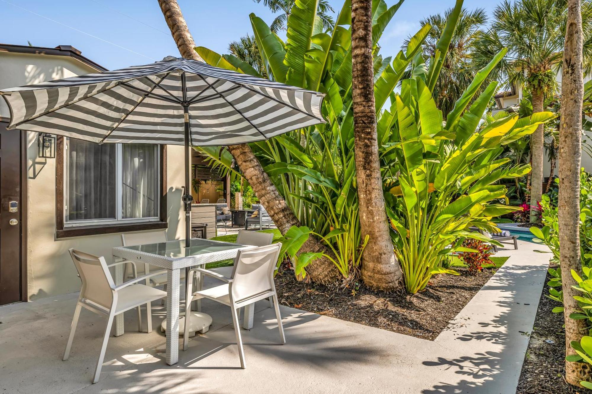 Special Pricing, Olas Retreat, Heated Pool, Golf And Family-ready Holiday home Fort Lauderdale