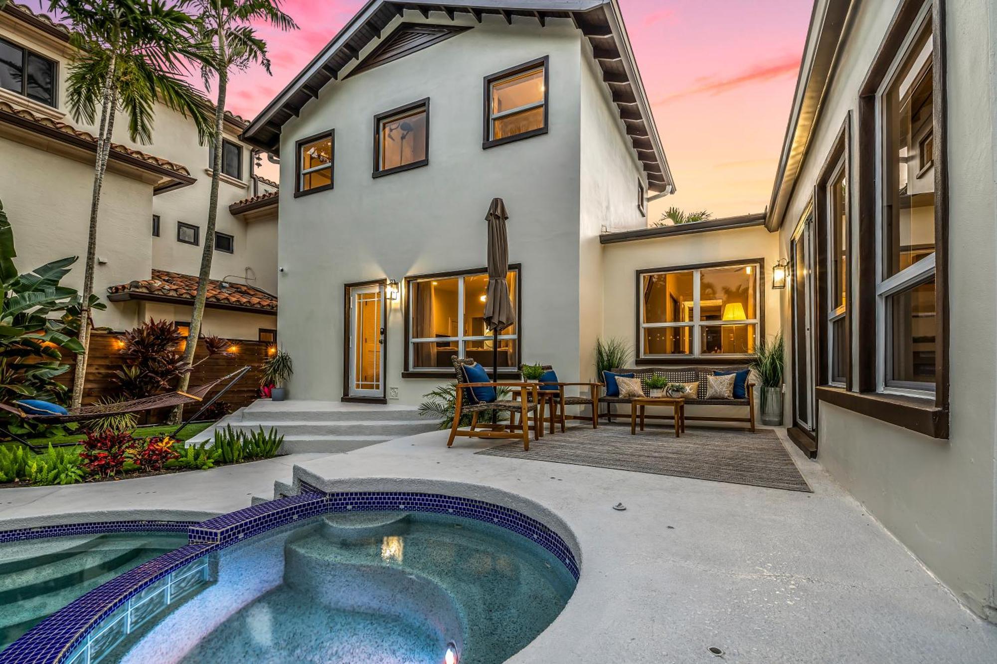 Special Pricing, Olas Retreat, Heated Pool, Golf And Family-ready Holiday home Fort Lauderdale