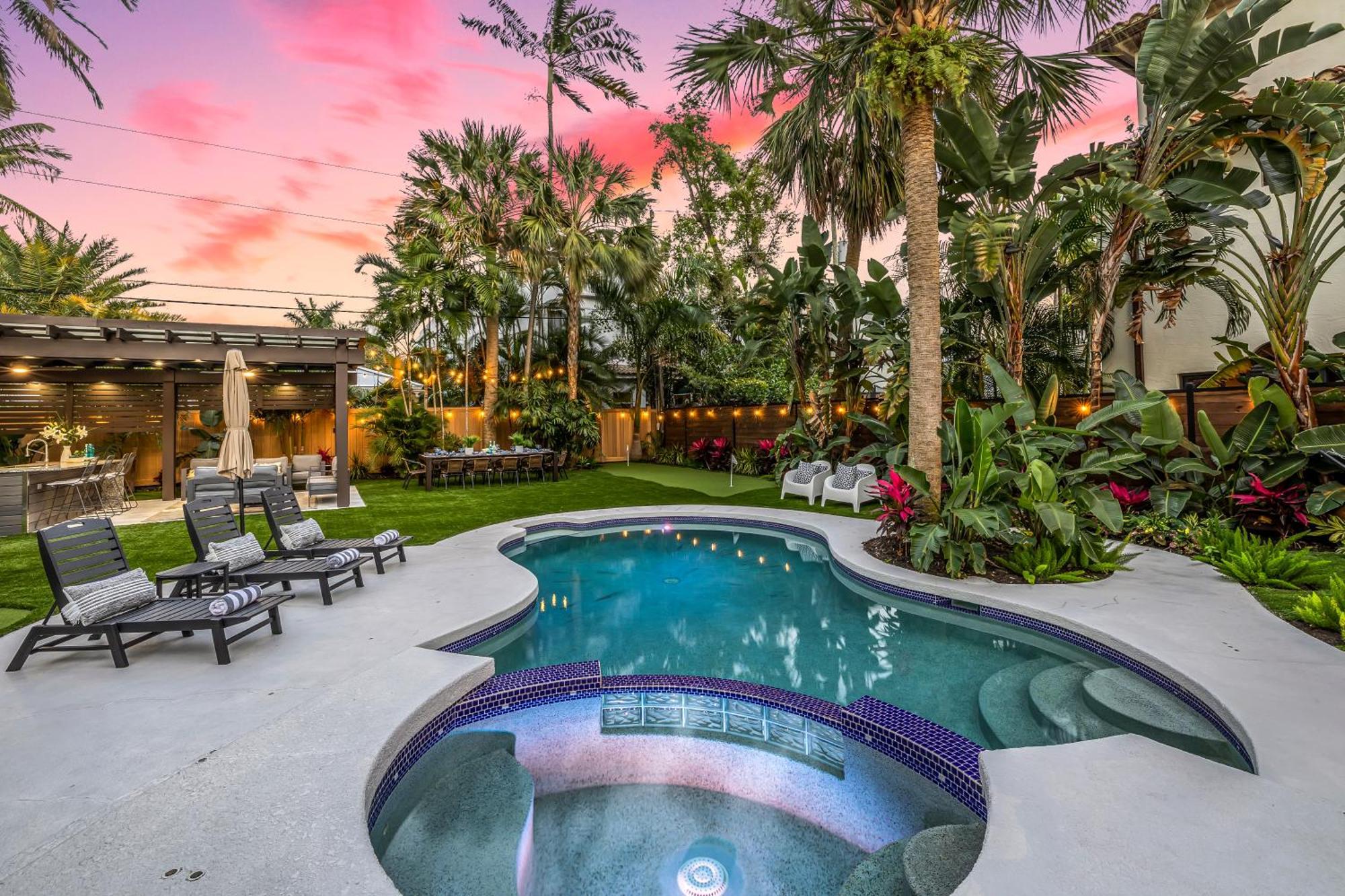 Holiday home Special Pricing, Olas Retreat, Heated Pool, Golf And Family-ready