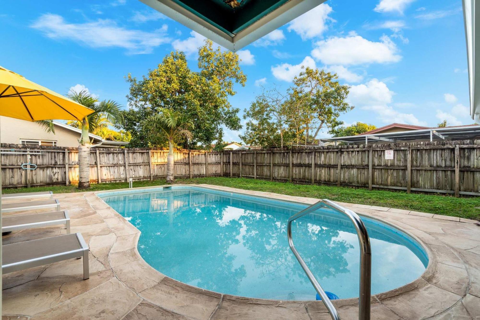 Holiday home 4br With Private Pool And Game - Prime Location