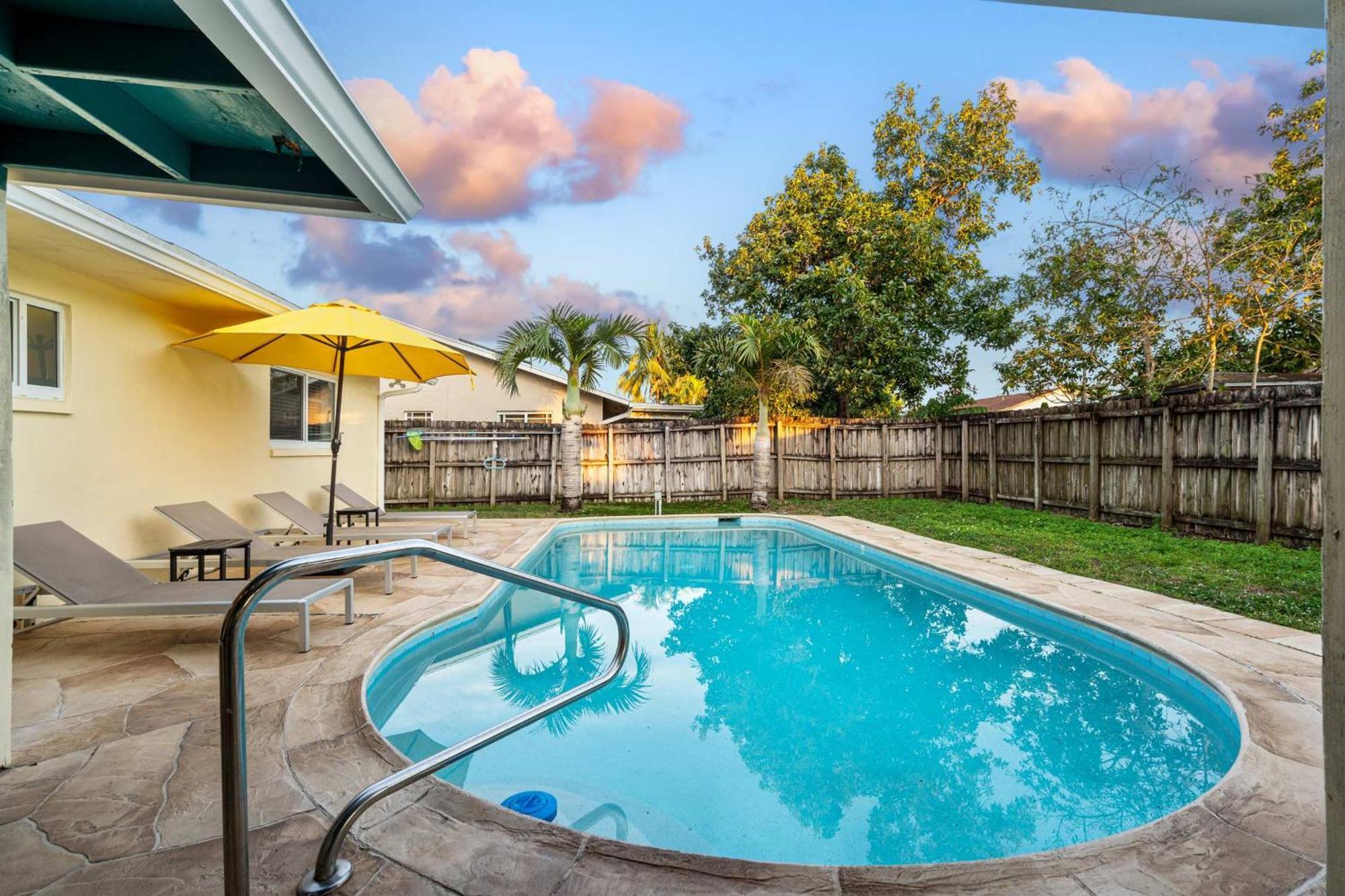 4br With Private Pool And Game - Prime Location *
