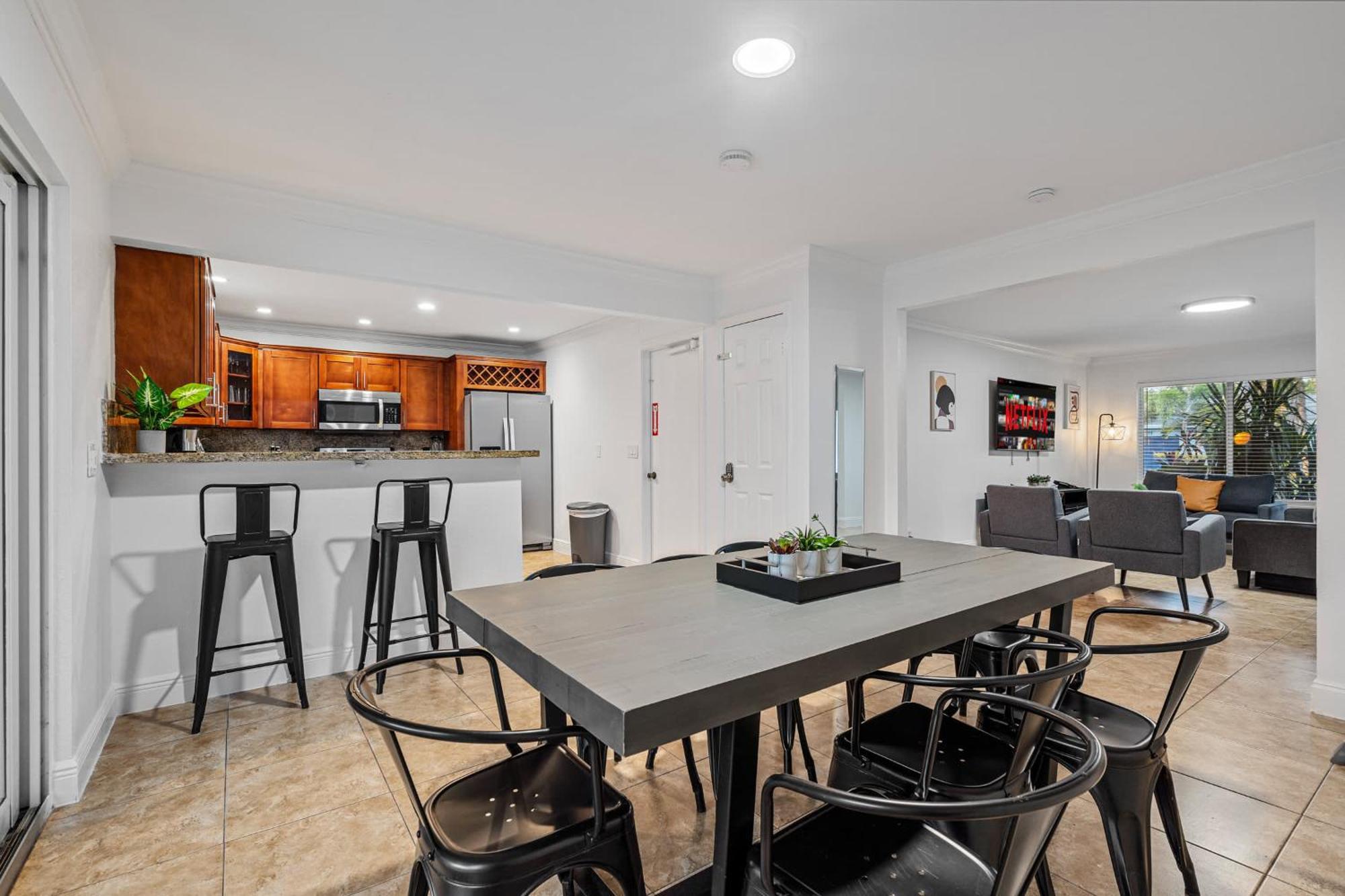 4br With Private Pool And Game - Prime Location *