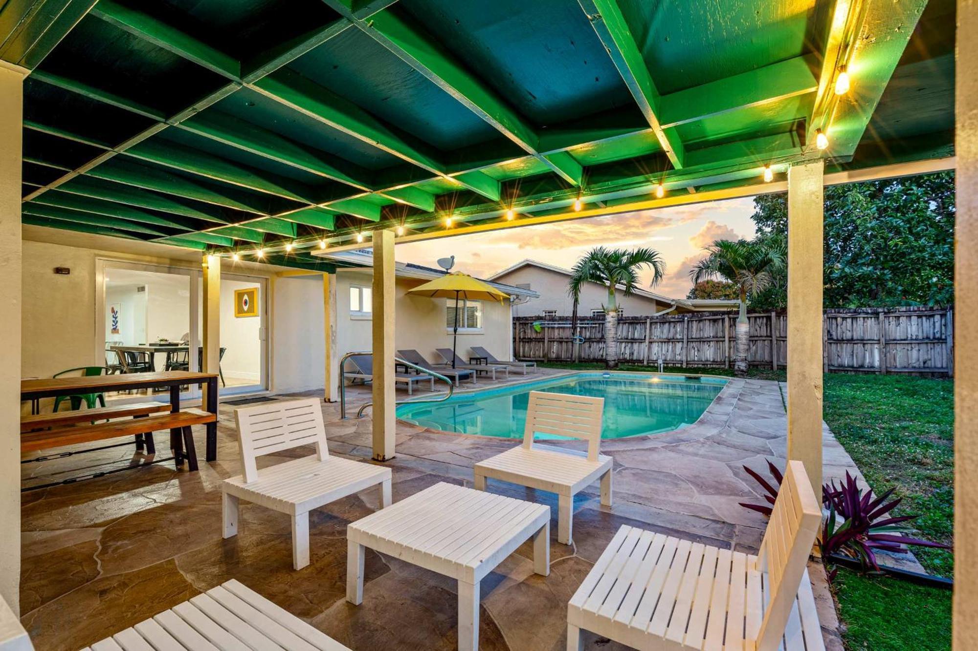 4br With Private Pool And Game - Prime Location *
