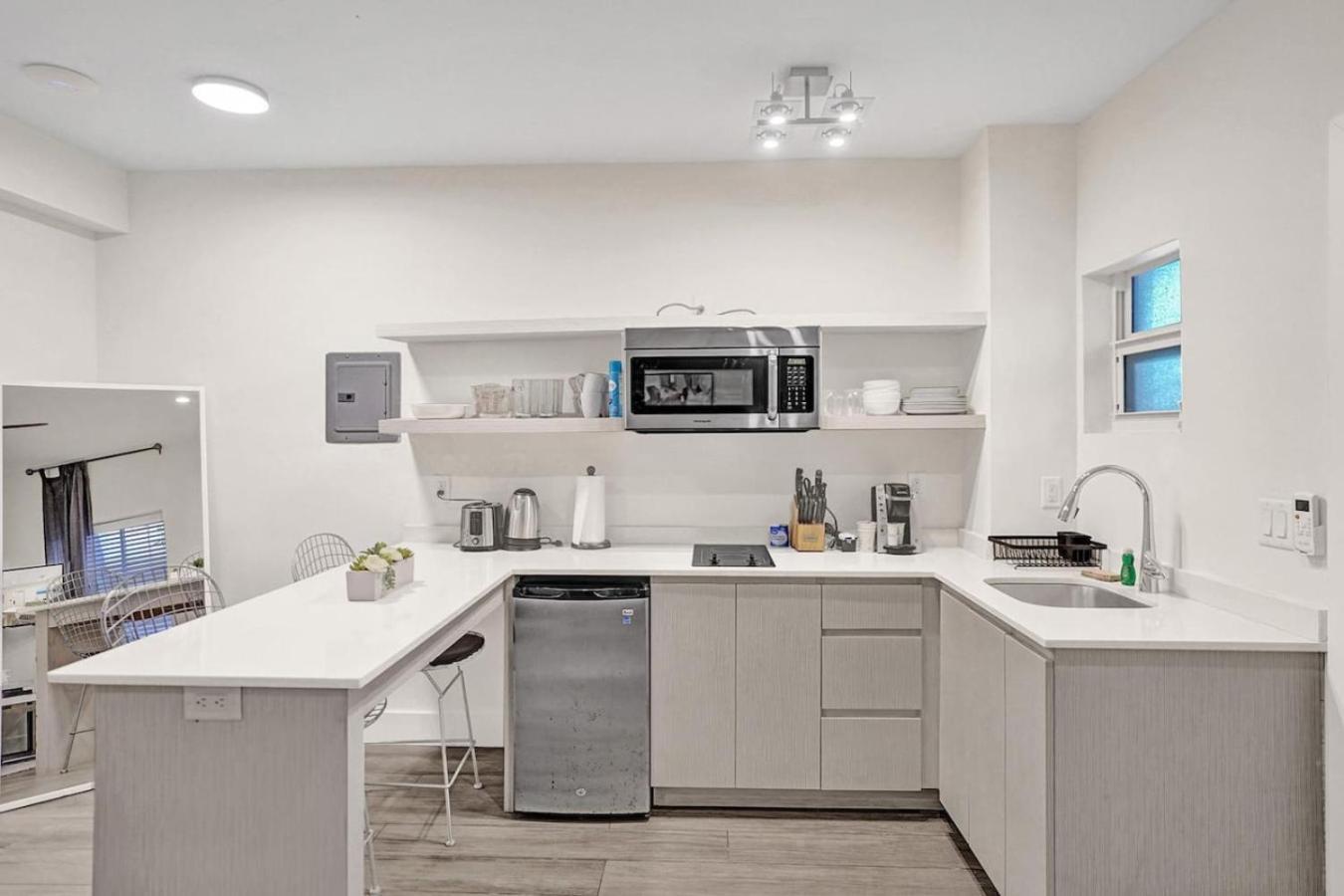 2102 Eden Collection 1br Kitchen Steps To Apartment Fort Lauderdale