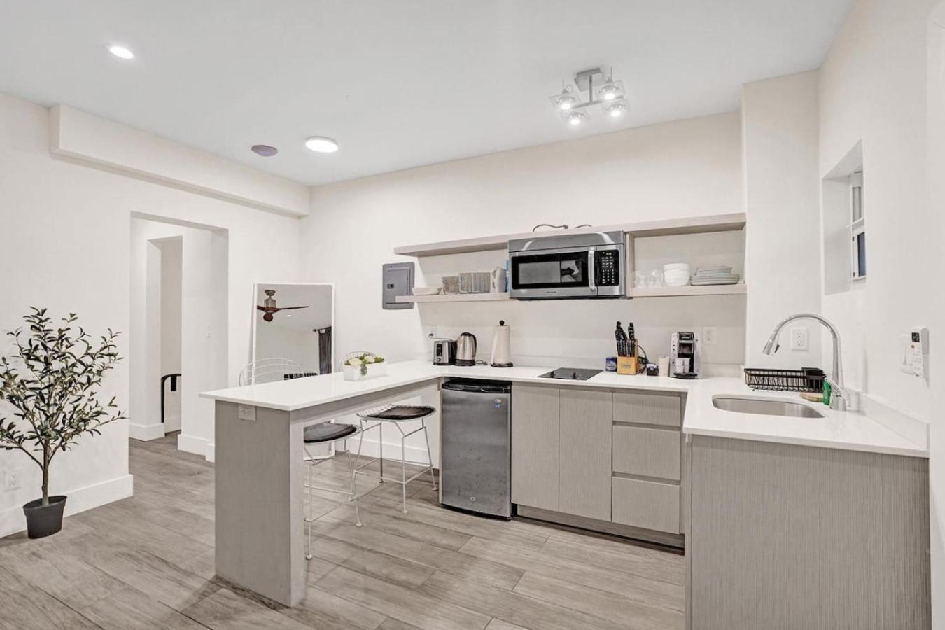 2102 Eden Collection 1br Kitchen Steps To