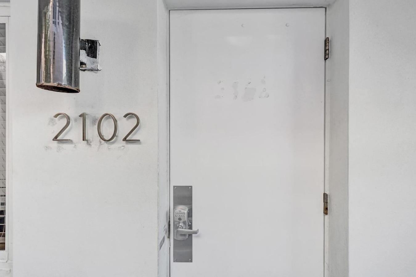 2102 Eden Collection 1br Kitchen Steps To Apartment Fort Lauderdale