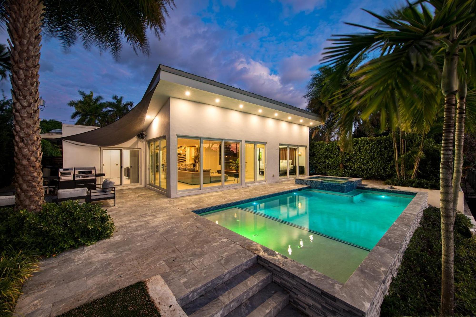Luxury Waterfront W Pool Hot Tub Dock Near Olas Gulfstream Holiday home