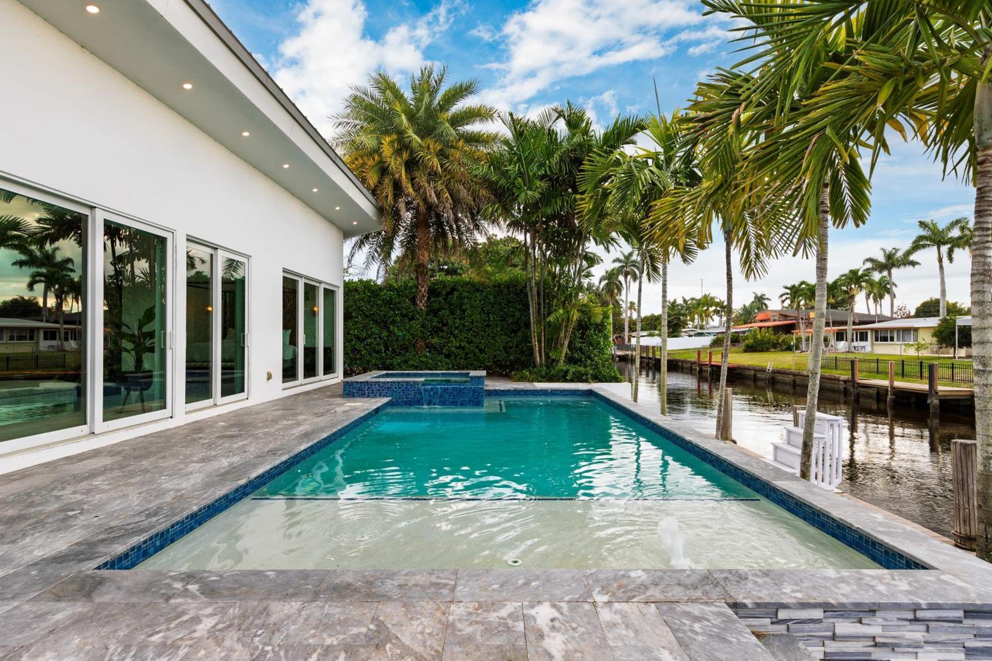 Holiday home Luxury Waterfront W Pool Hot Tub Dock Near Olas Gulfstream