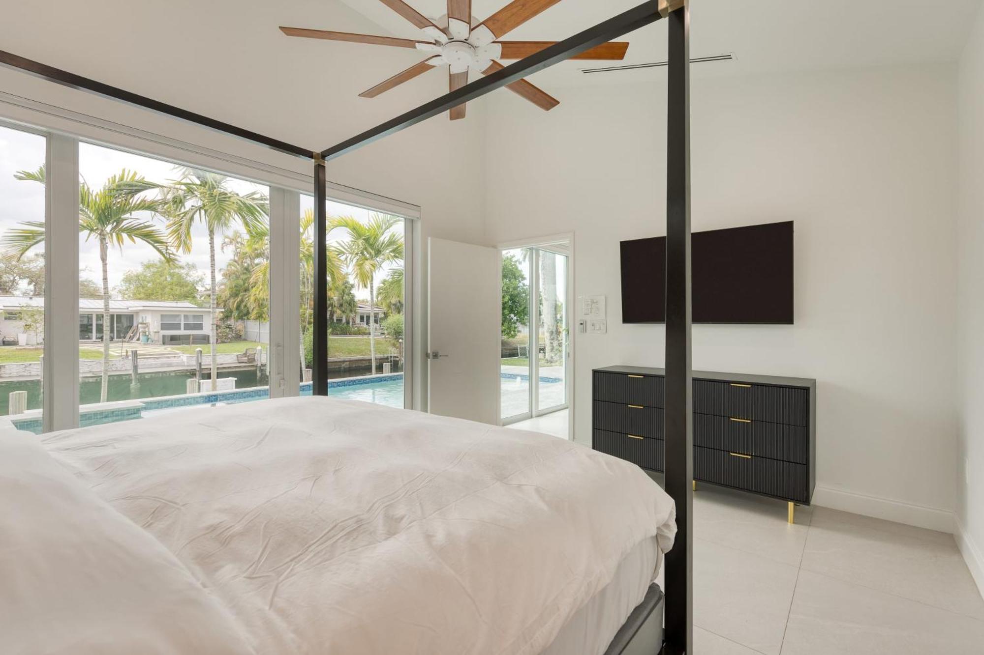 Luxury Waterfront W Pool Hot Tub Dock Near Olas Gulfstream *