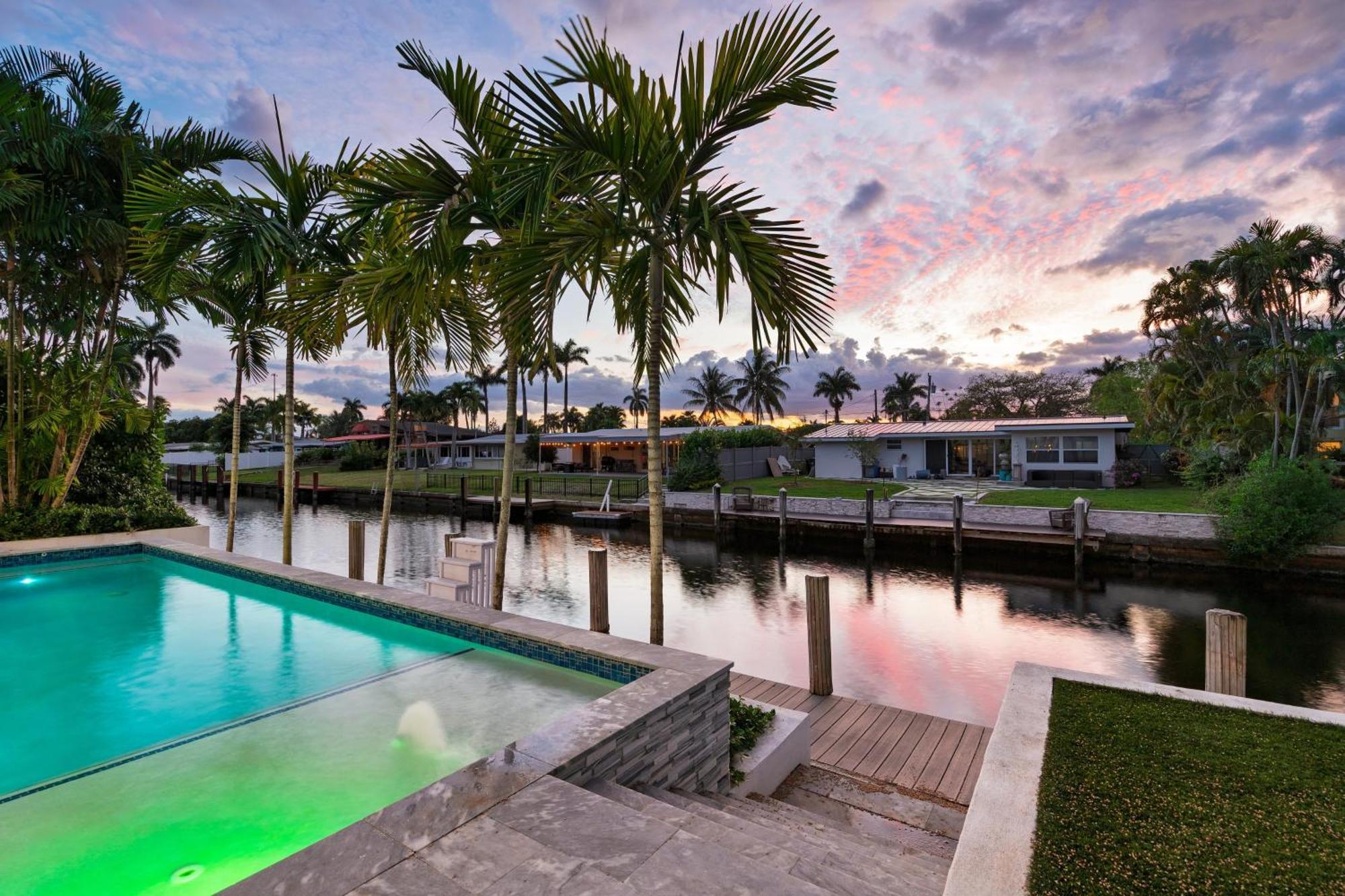 Luxury Waterfront W Pool Hot Tub Dock Near Olas Gulfstream Holiday home *