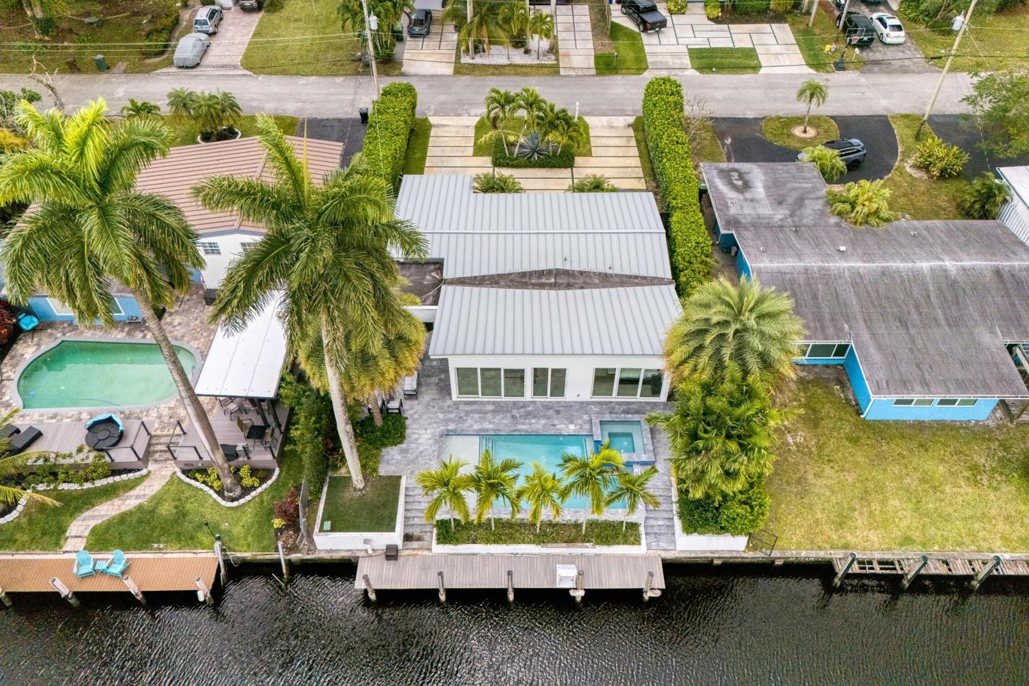 Luxury Waterfront W Pool Hot Tub Dock Near Olas Gulfstream *