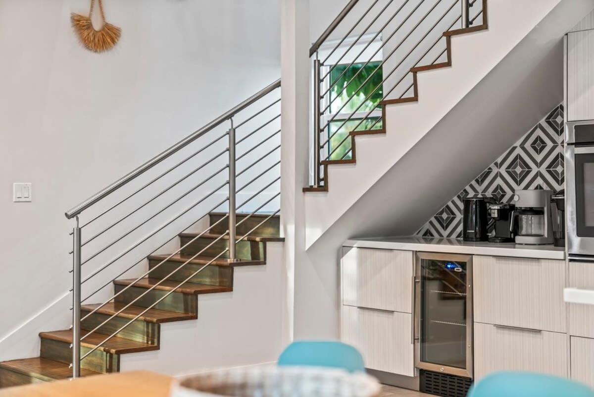 Chic Pool Oasis Modern Open Floor King Beds Holiday home Fort Lauderdale