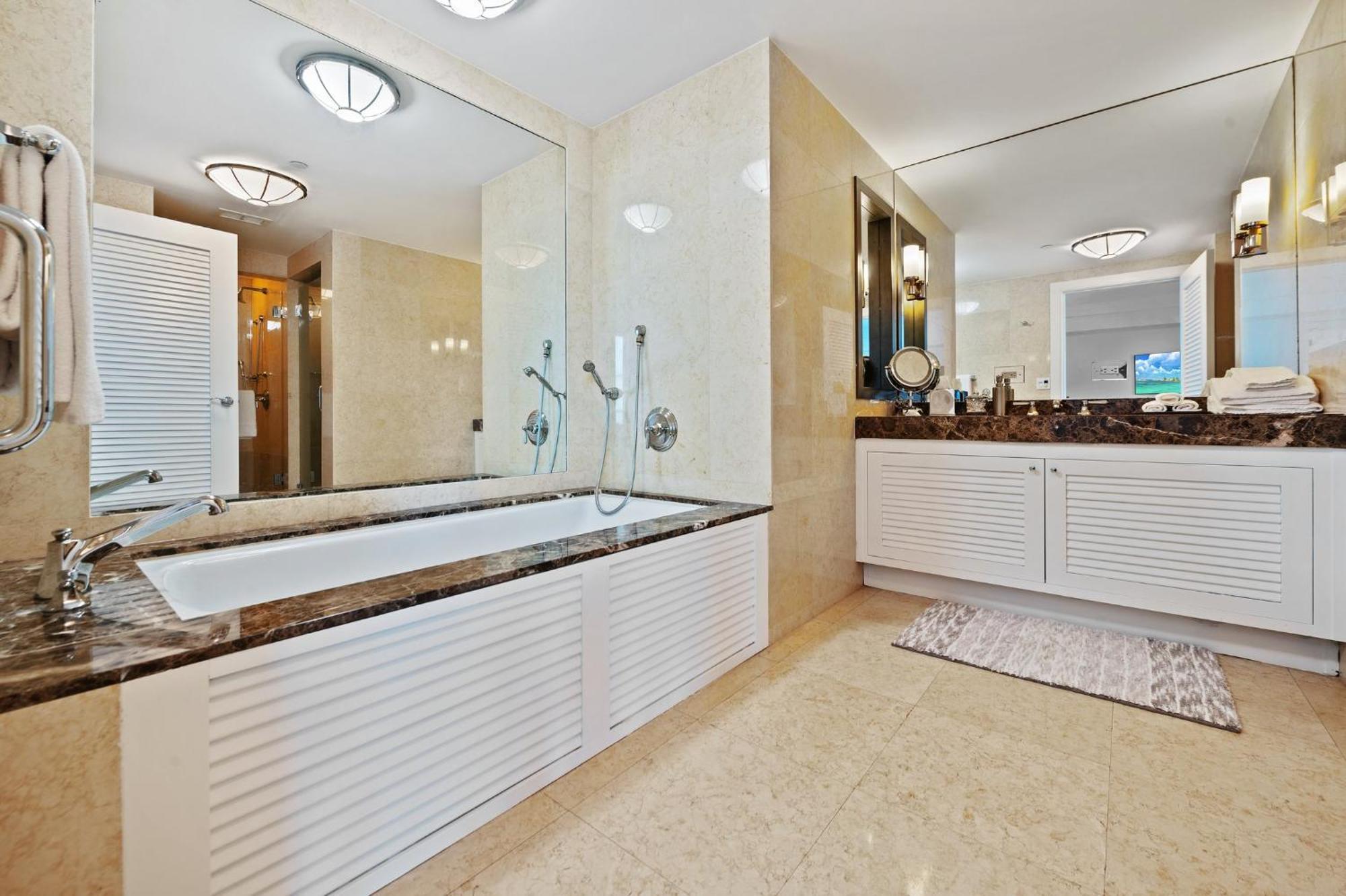 Apartment Ritz-carlton Luxury Oceanfront 2br On 16th Floor