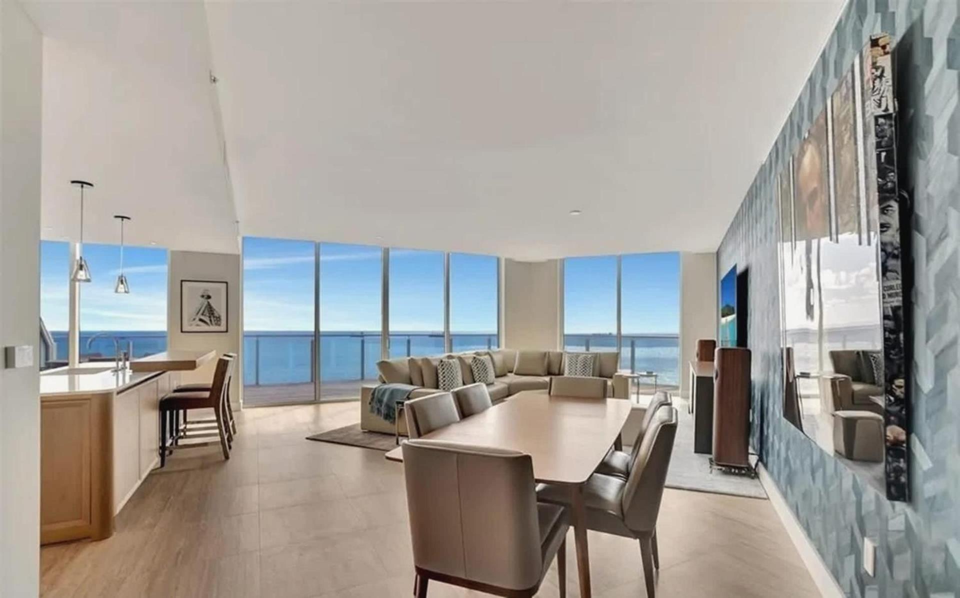 Apartment Four Bedroom 5-star Beachfront Living *