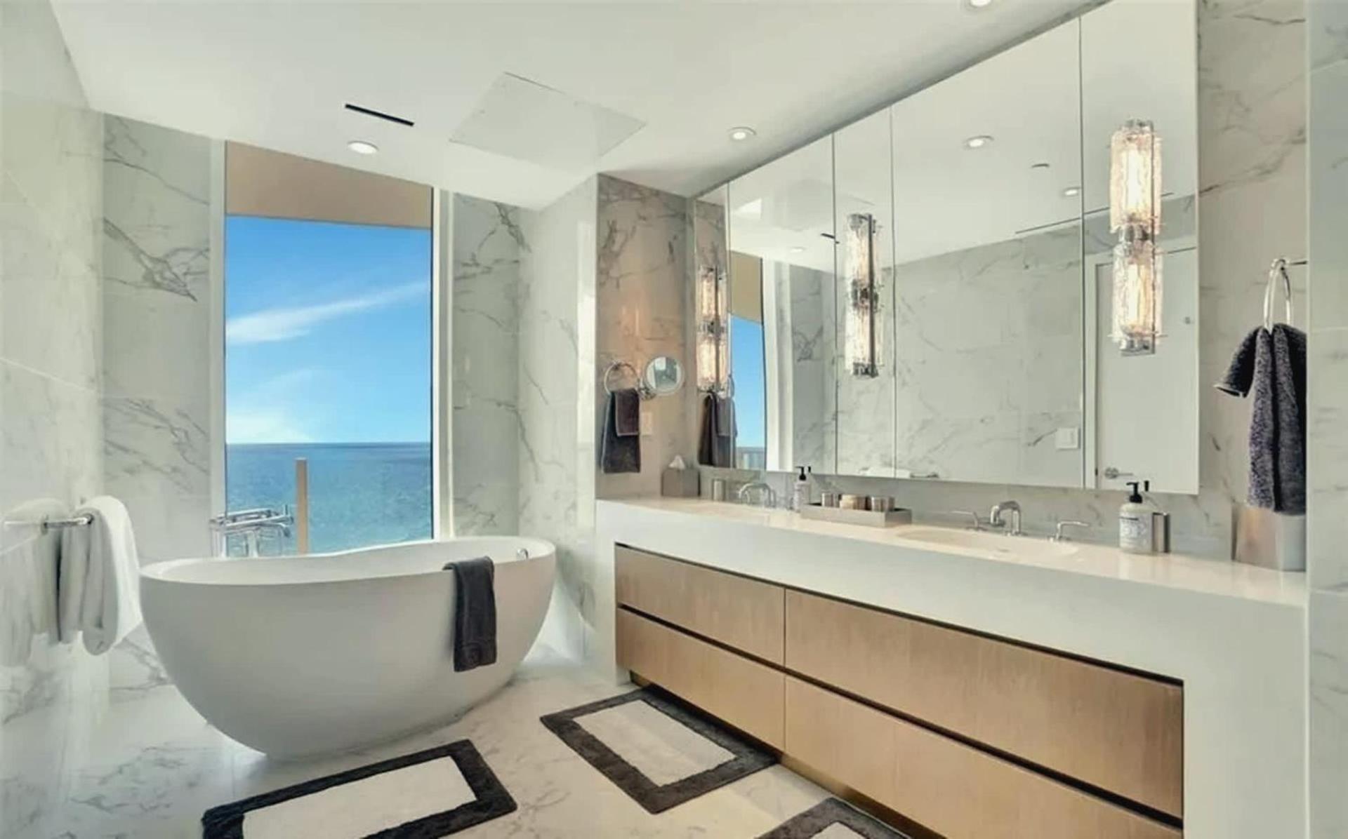 Apartment Four Bedroom 5-star Beachfront Living