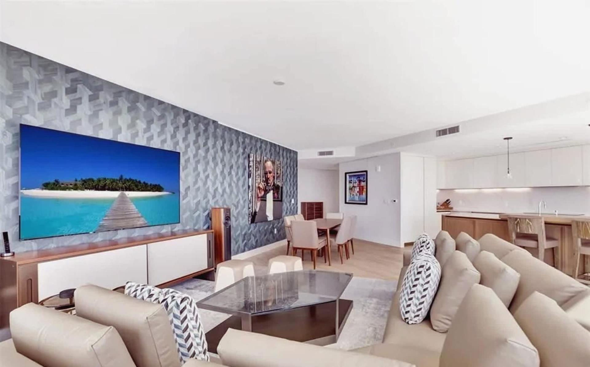 Apartment Four Bedroom 5-star Beachfront Living