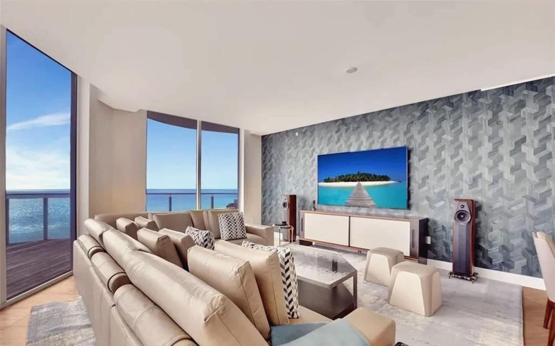 Four Bedroom 5-star Beachfront Living Apartment *