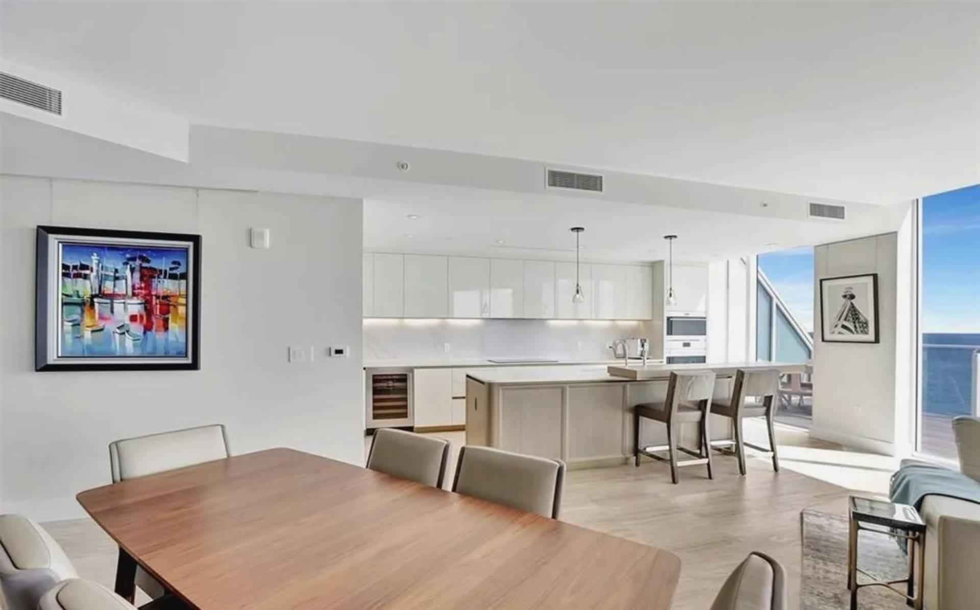 Four Bedroom 5-star Beachfront Living * Fort Lauderdale