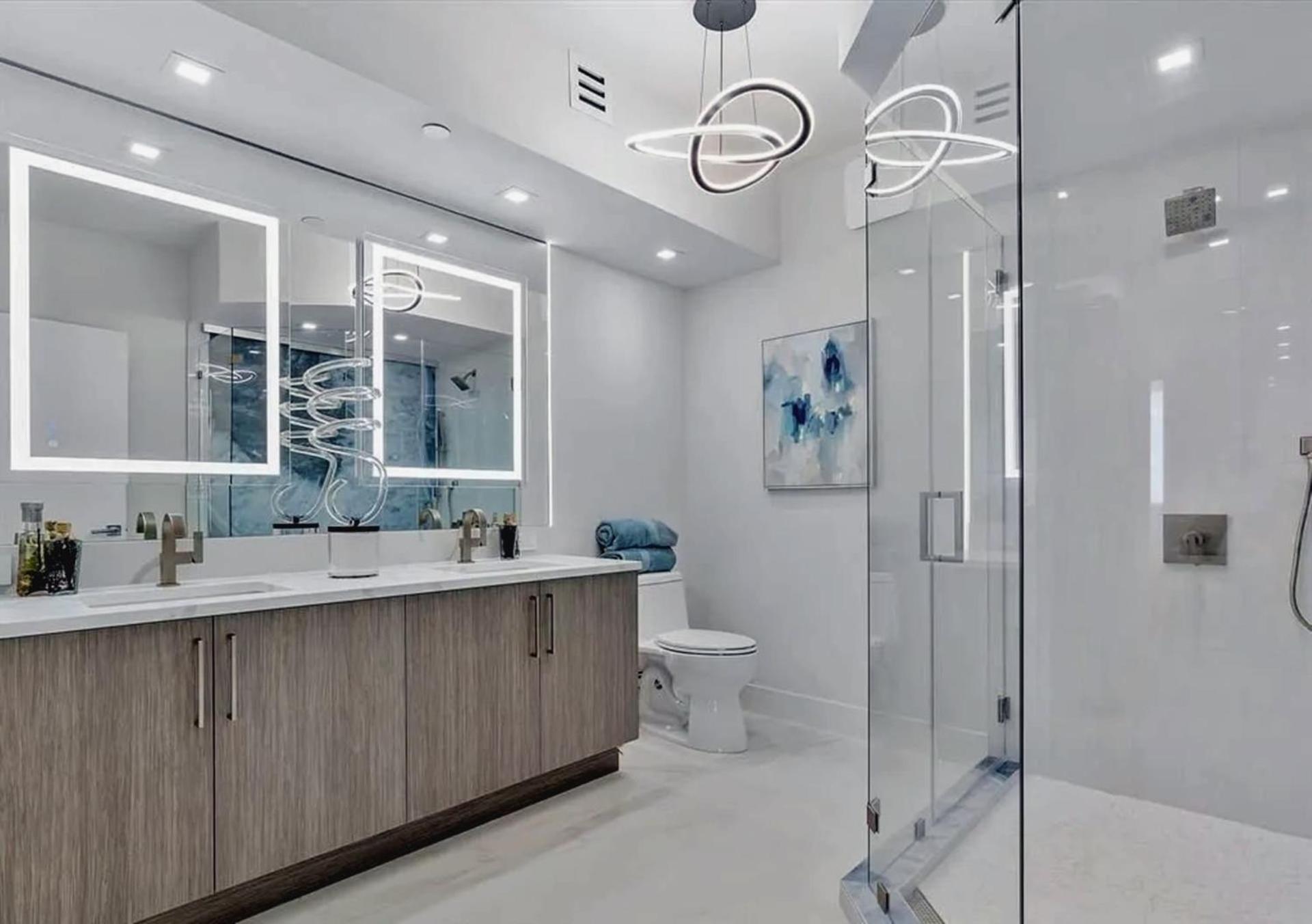 Beautifully Appointed 3 Bedroom Apartment *