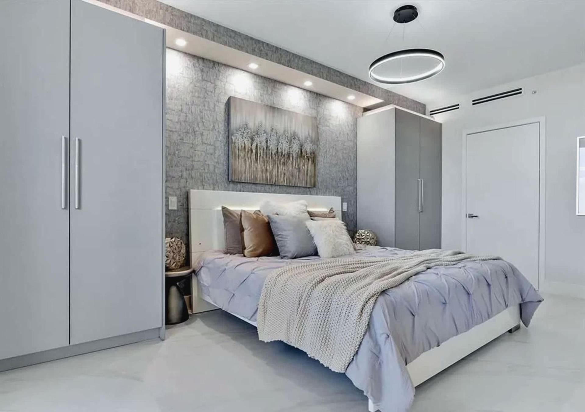 Beautifully Appointed 3 Bedroom Apartment *