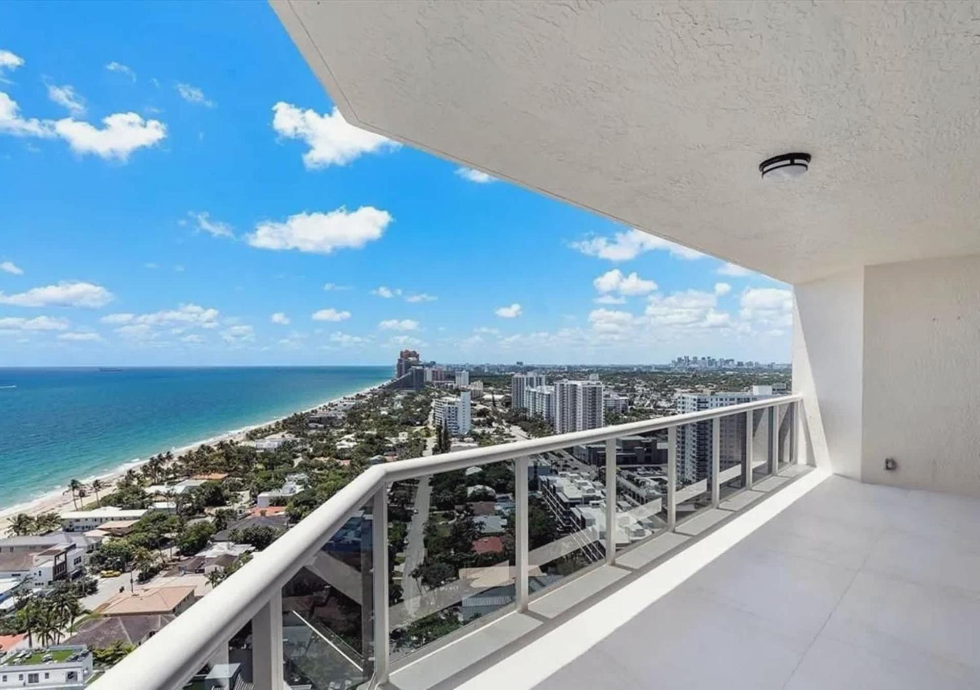 Apartment Beautifully Appointed 3 Bedroom *