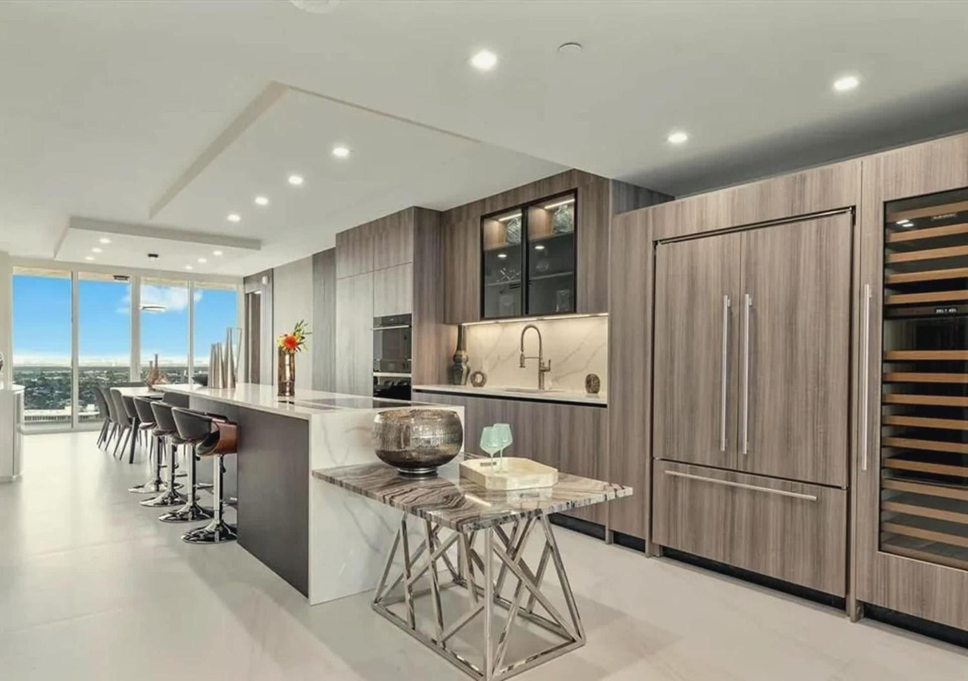 Apartment Beautifully Appointed 3 Bedroom