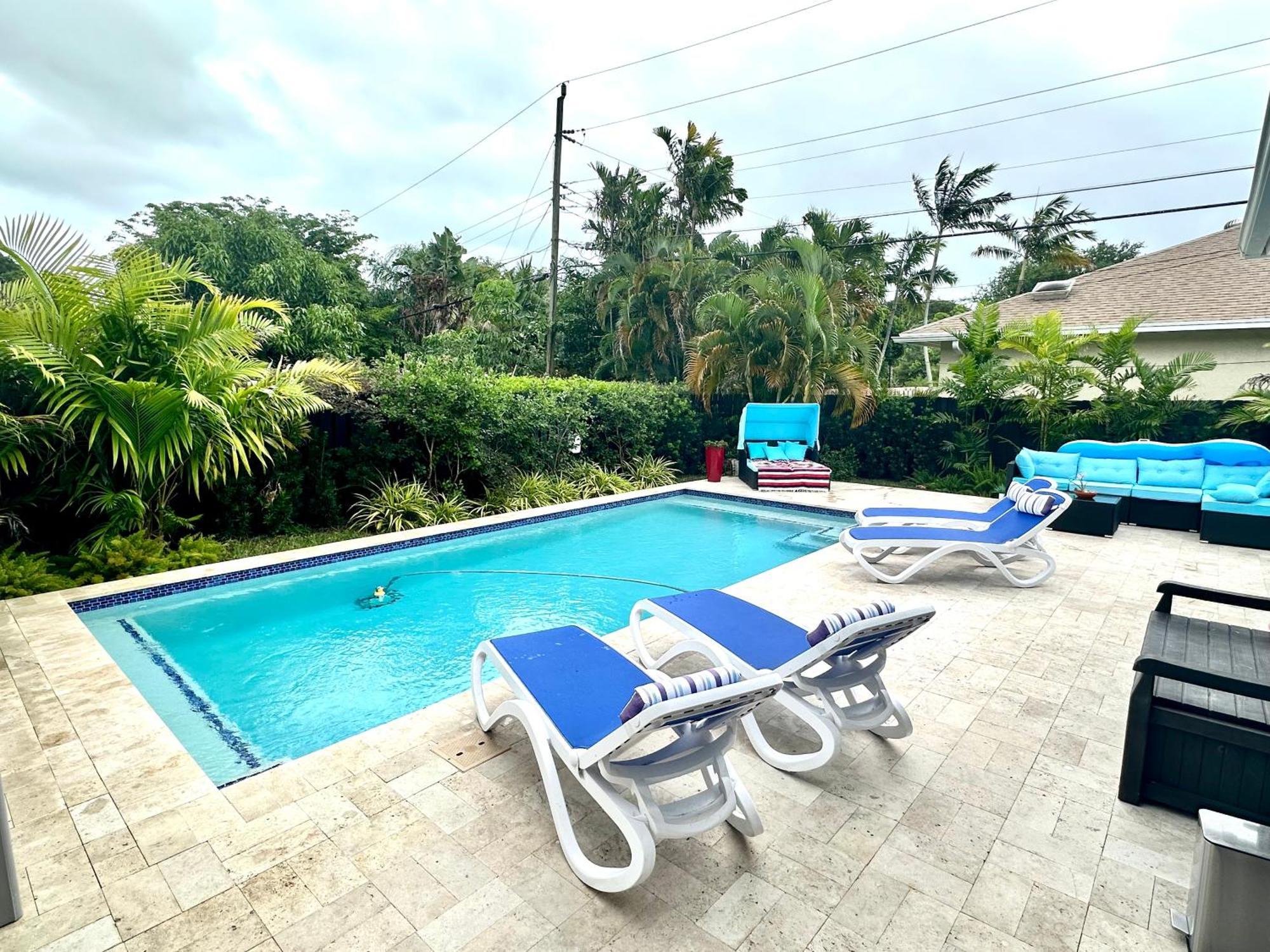 Guest house Poolside Manor - Men Only Clothing-optional
