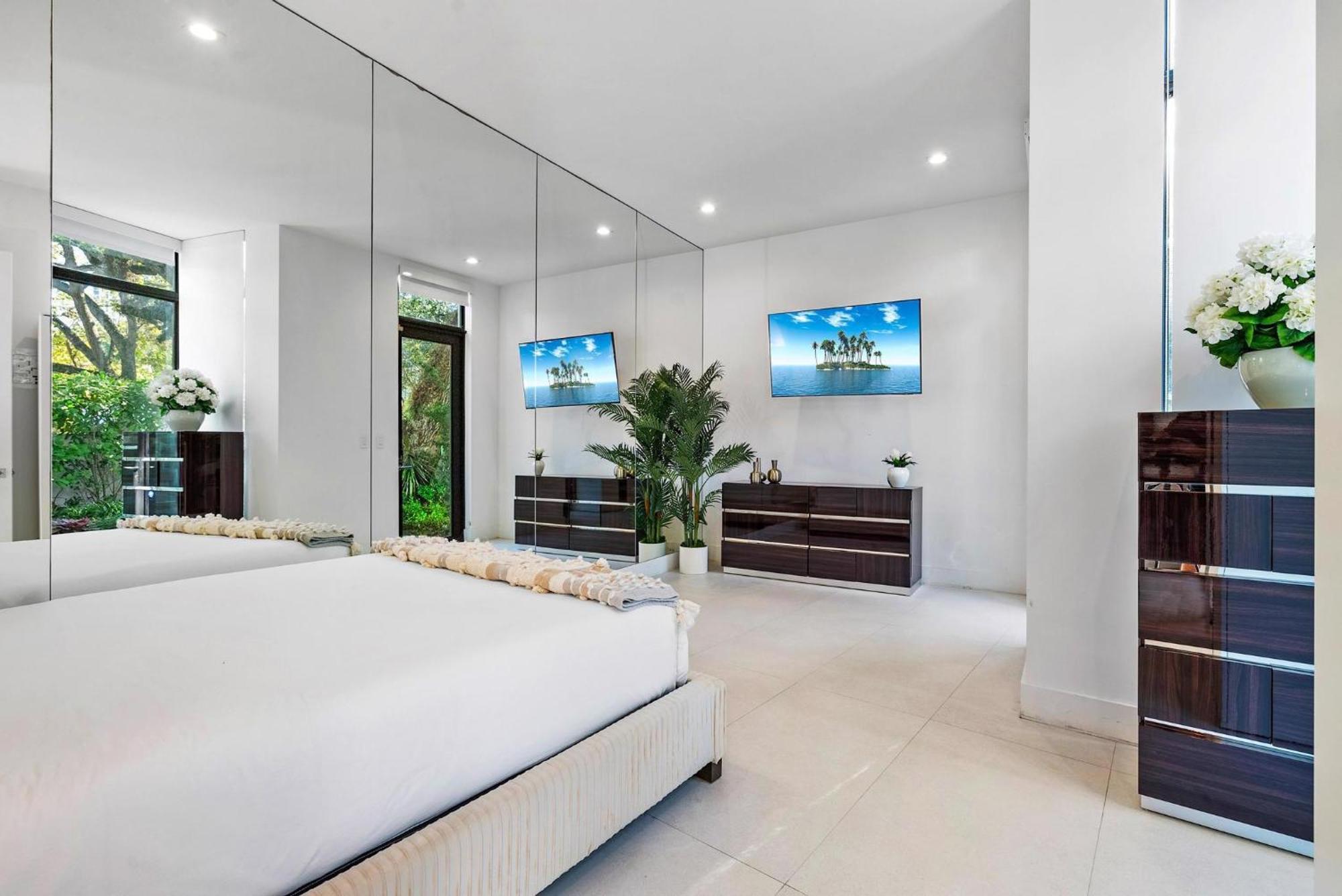 Celine Villa