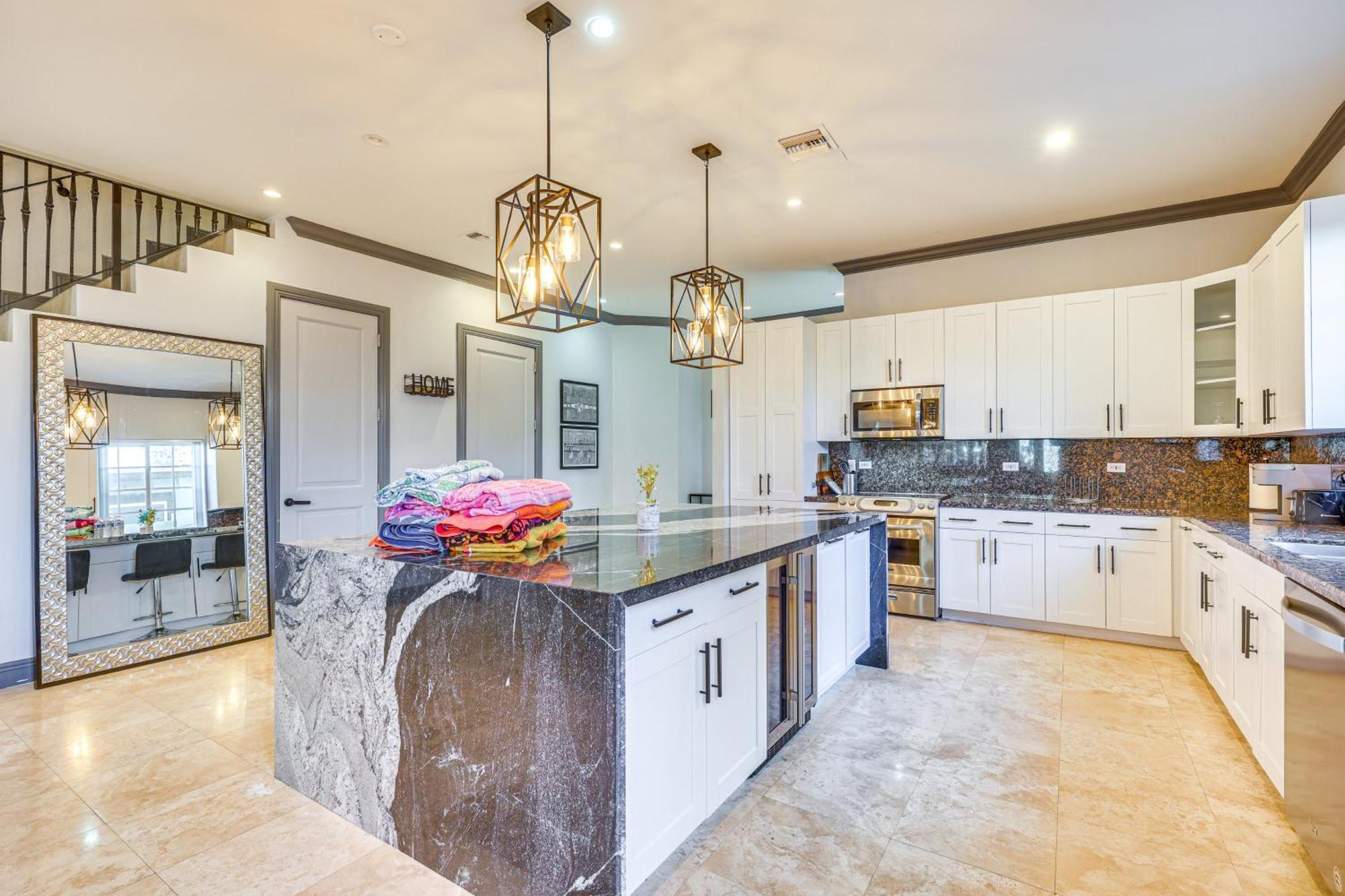 2 Mi To Olas Sleek Townhome With Yard And Views! Holiday home Fort Lauderdale