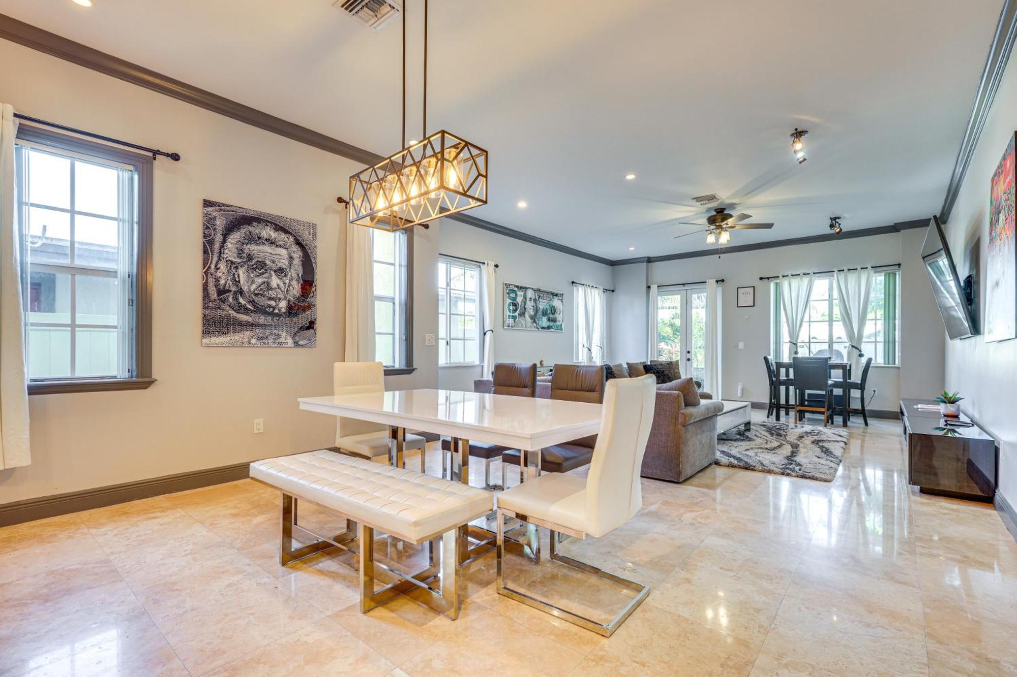 Holiday home 2 Mi To Olas Sleek Townhome With Yard And Views! *