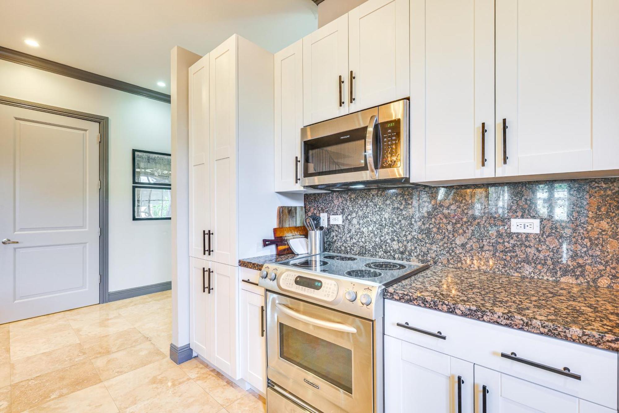 Holiday home 2 Mi To Olas Sleek Townhome With Yard And Views!
