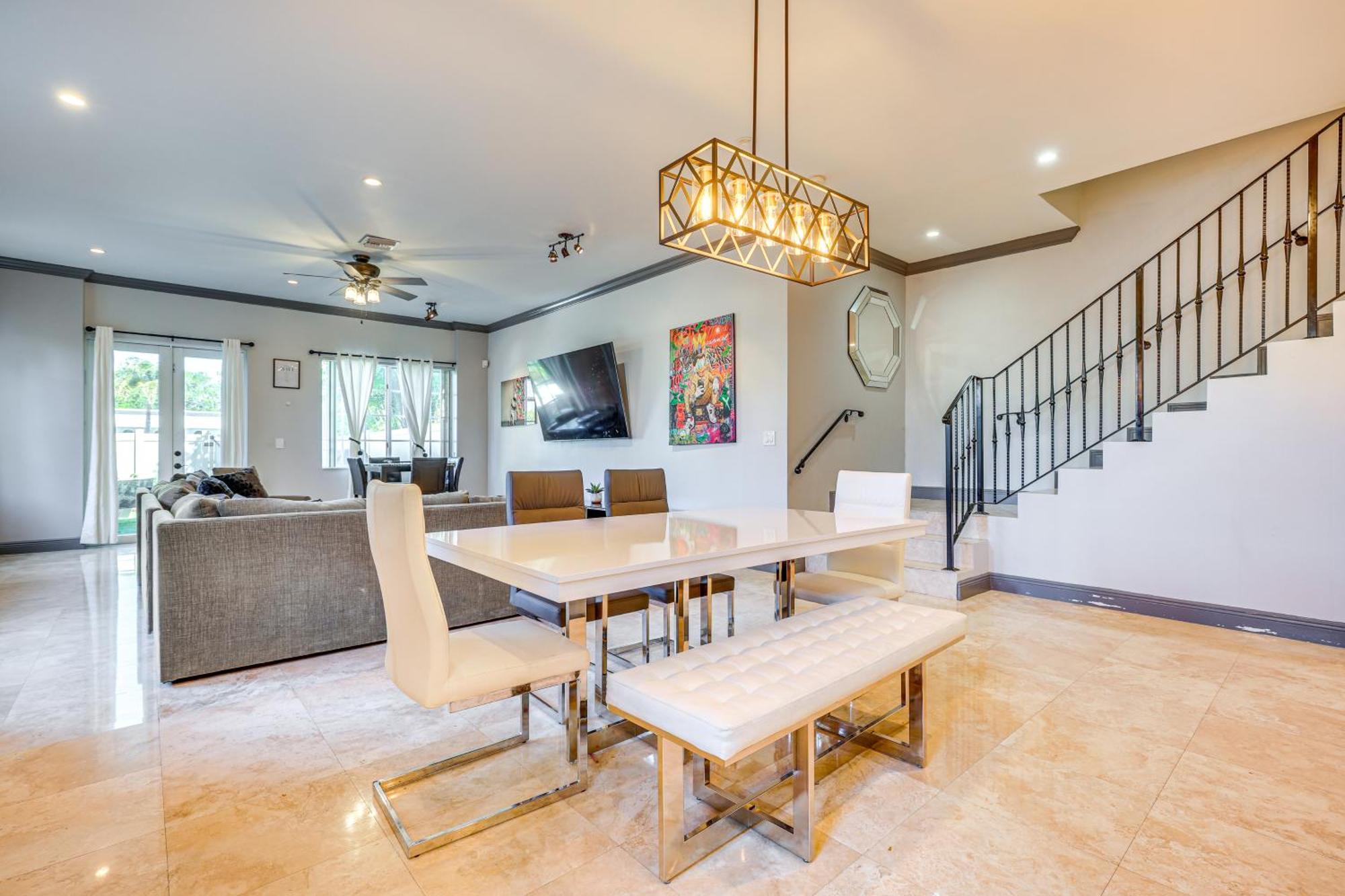 2 Mi To Olas Sleek Townhome With Yard And Views! Holiday home *