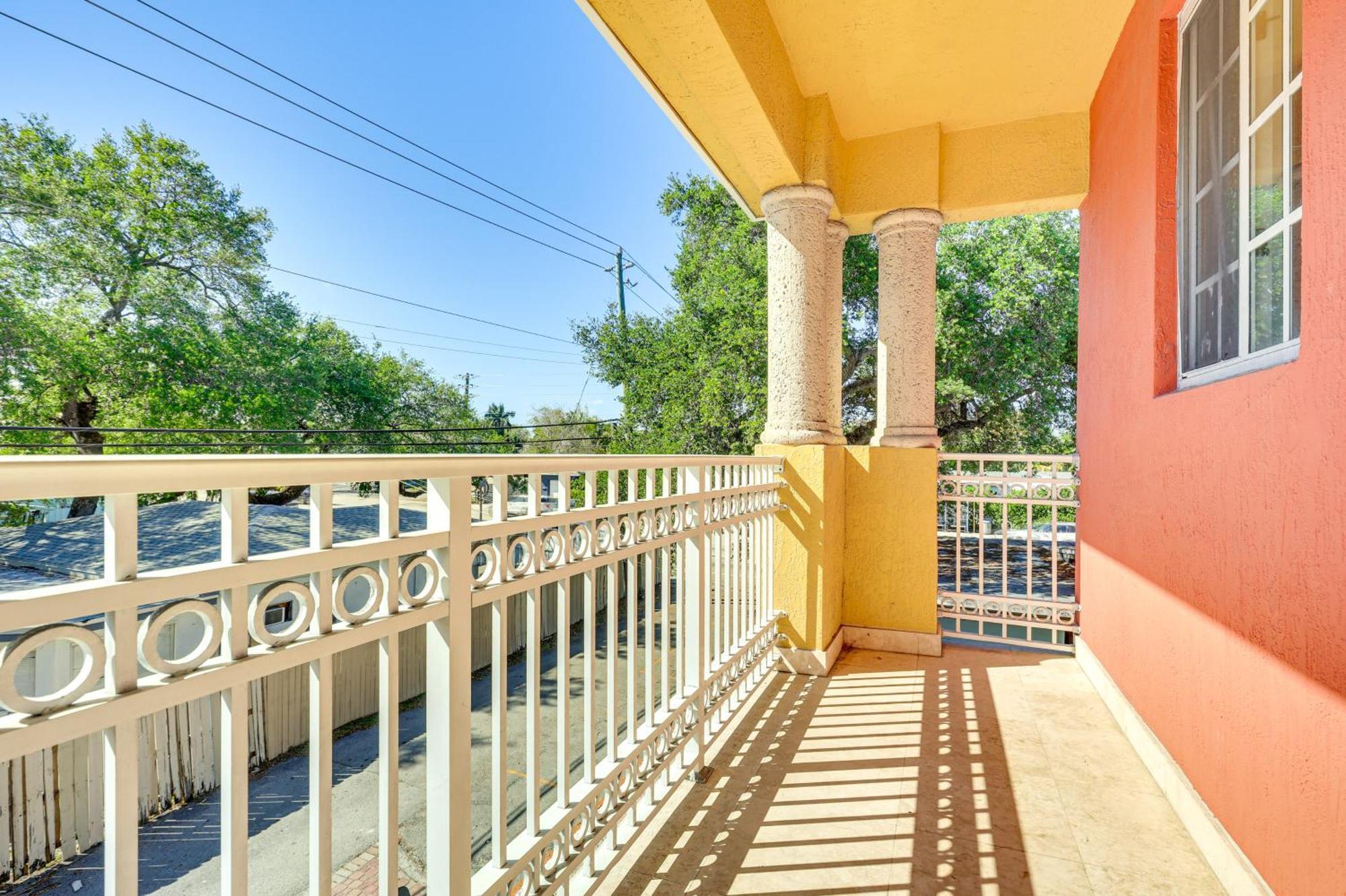 2 Mi To Olas Sleek Townhome With Yard And Views! Holiday home