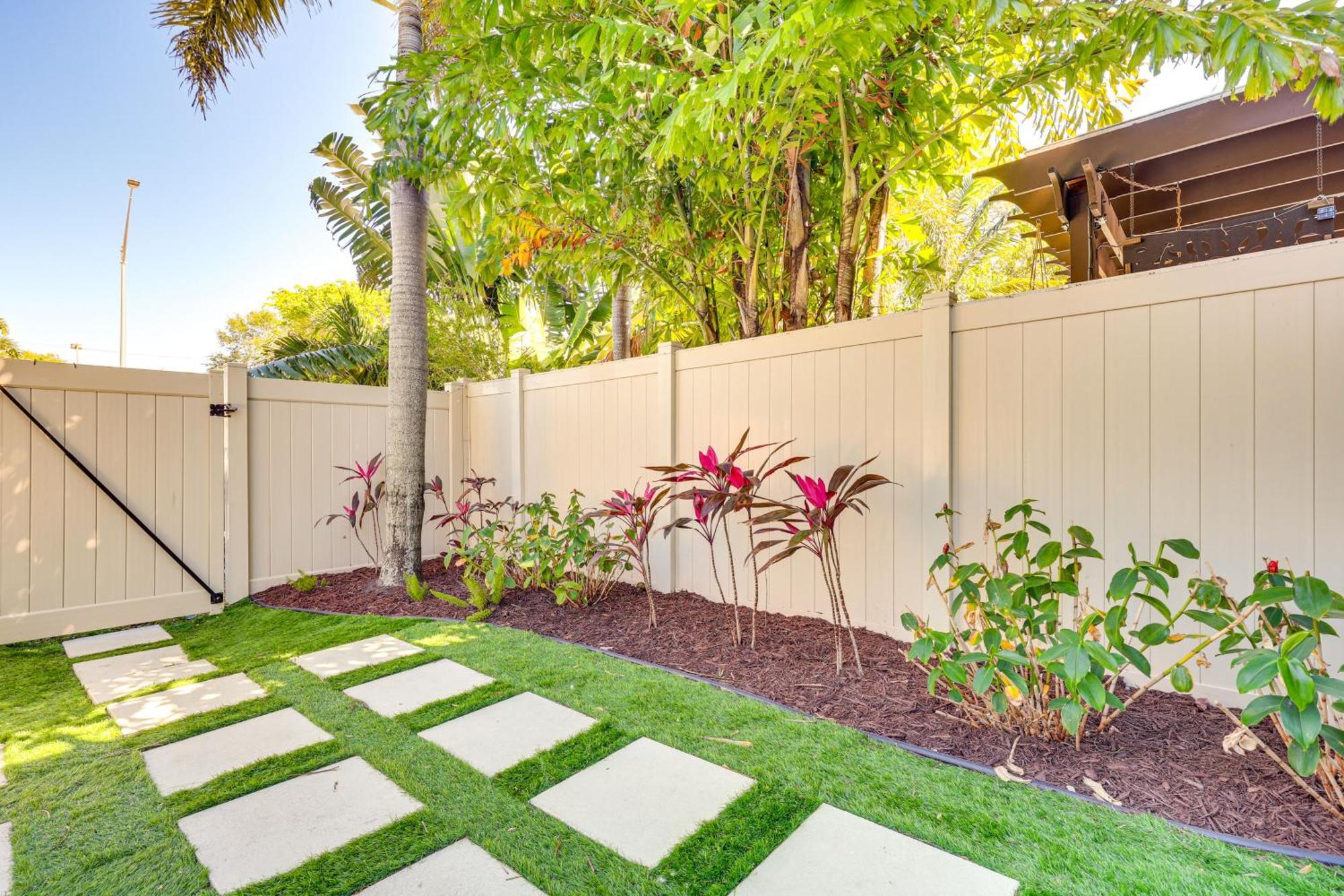 2 Mi To Olas Sleek Townhome With Yard And Views!