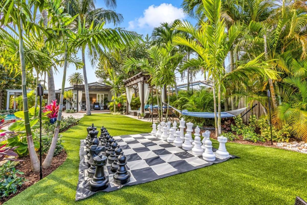 New Waterfront Oasis Mins Beach, Eats, Shop Holiday home