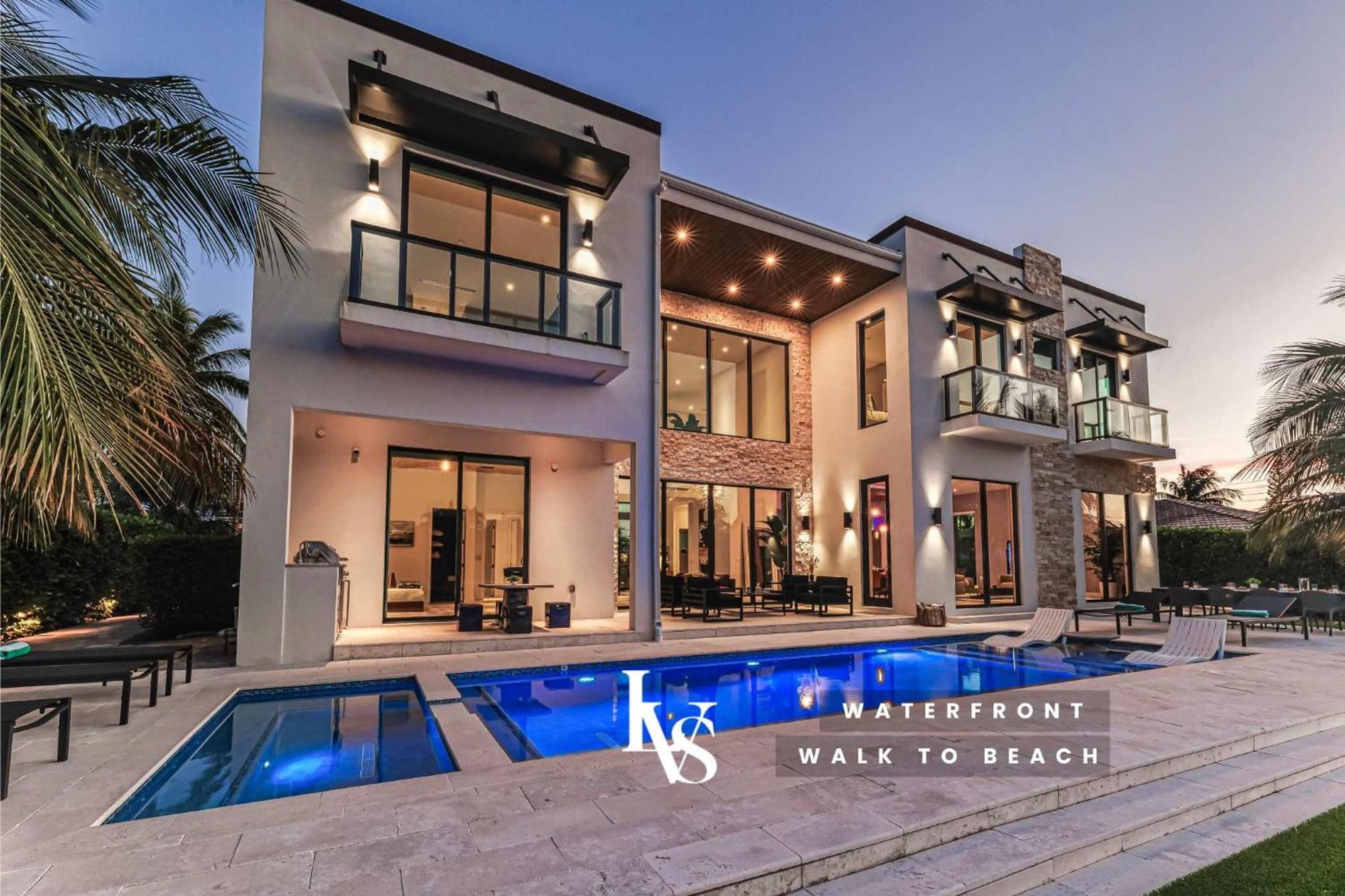 Villabella Luxe 100ft Waterfront With 6bedrooms65bathrooms 5 Minute To Chefaposs Kitchen Heated Poolhot Tub Outdoor Bbq Kitchen Sonos Holiday home Fort Lauderdale